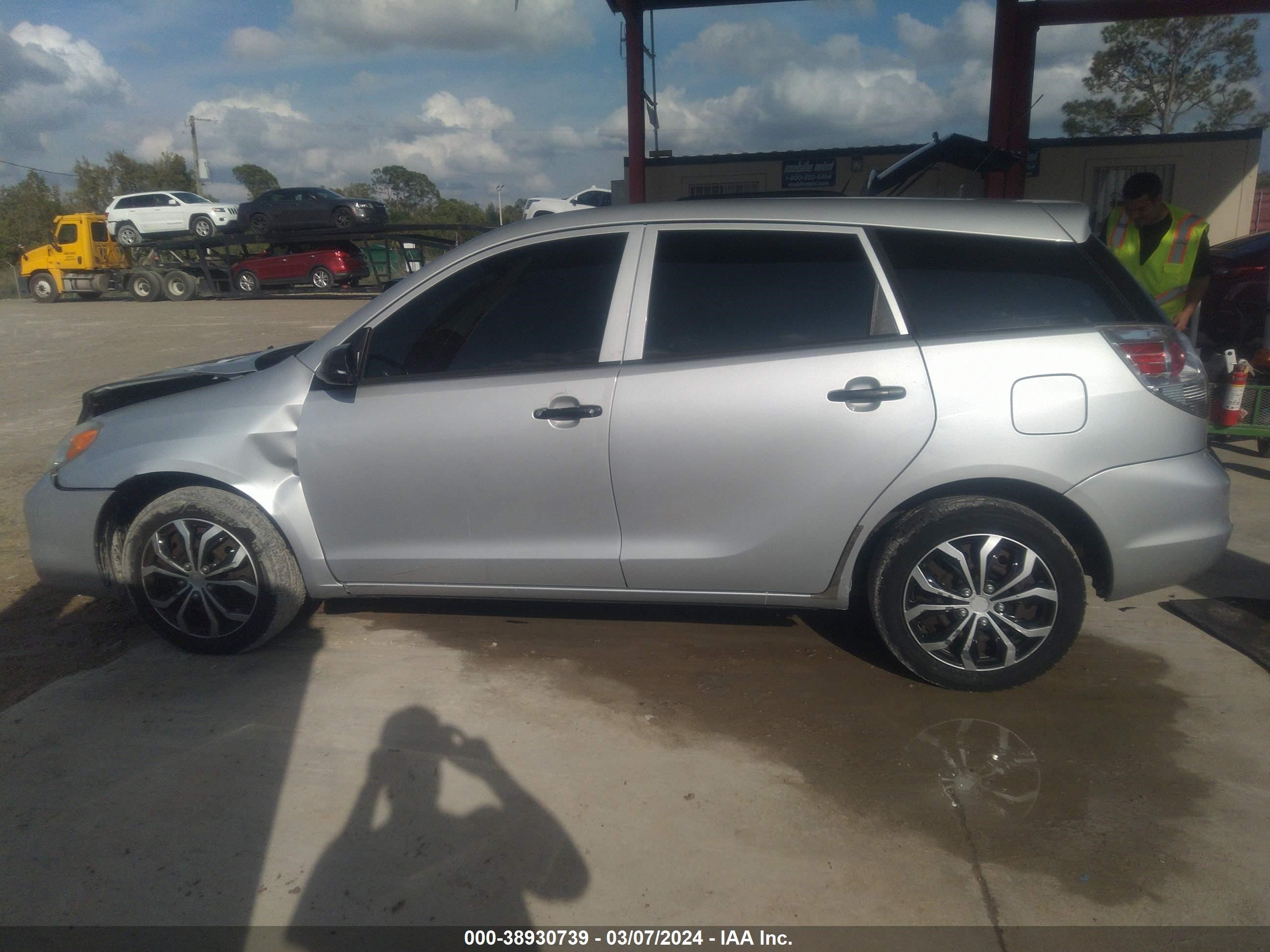 Photo 13 VIN: 2T1KR32E35C480038 - TOYOTA MATRIX 