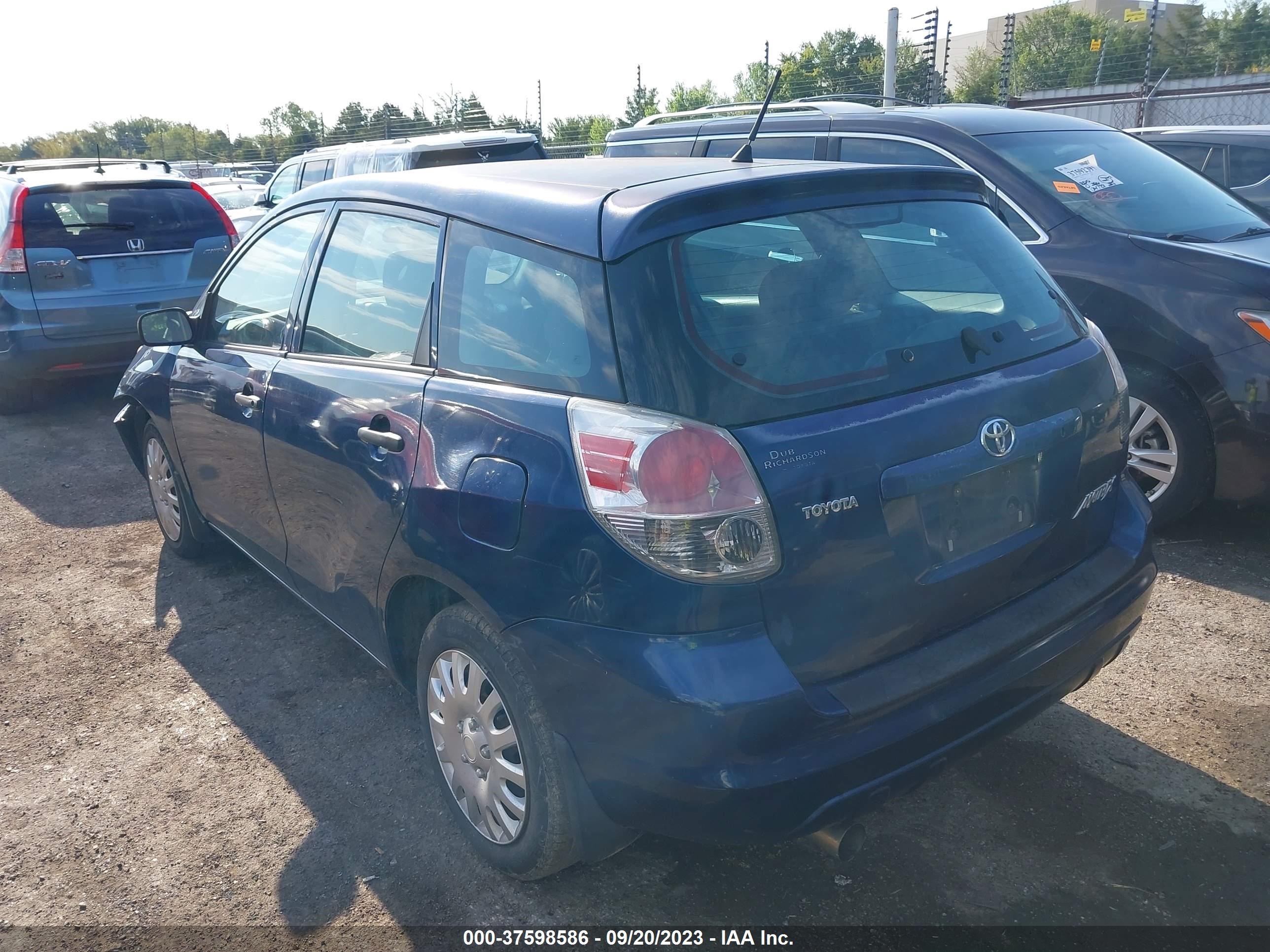 Photo 2 VIN: 2T1KR32E35C551187 - TOYOTA MATRIX 