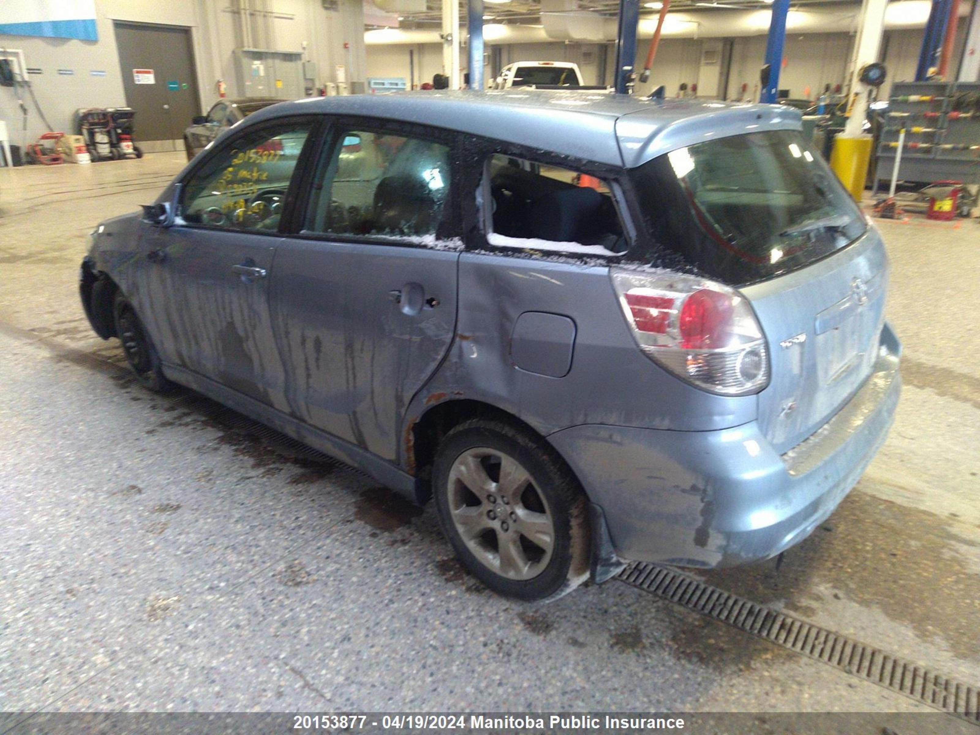 Photo 2 VIN: 2T1KR32E35C890354 - TOYOTA MATRIX 