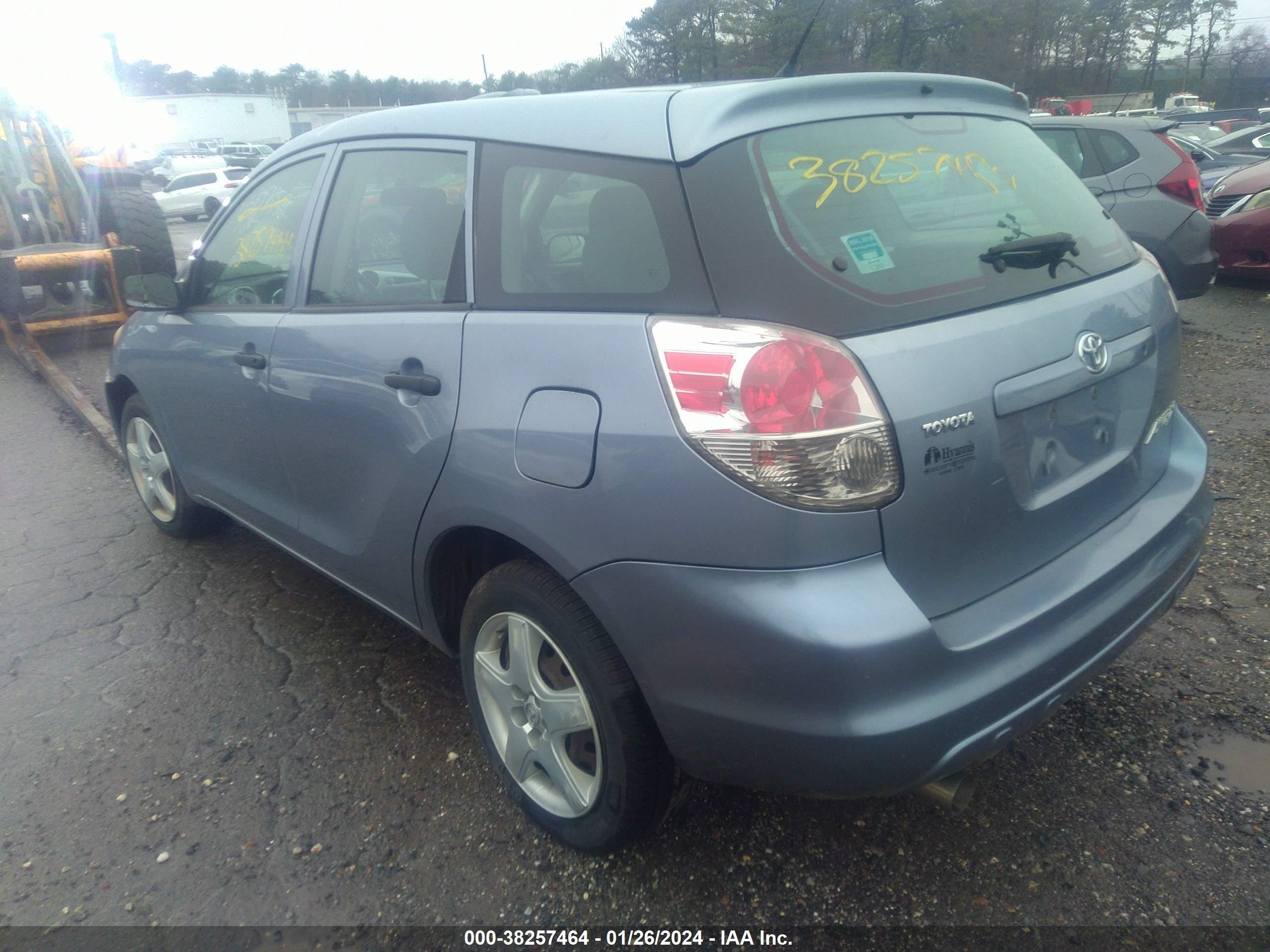 Photo 2 VIN: 2T1KR32E38C702582 - TOYOTA MATRIX 