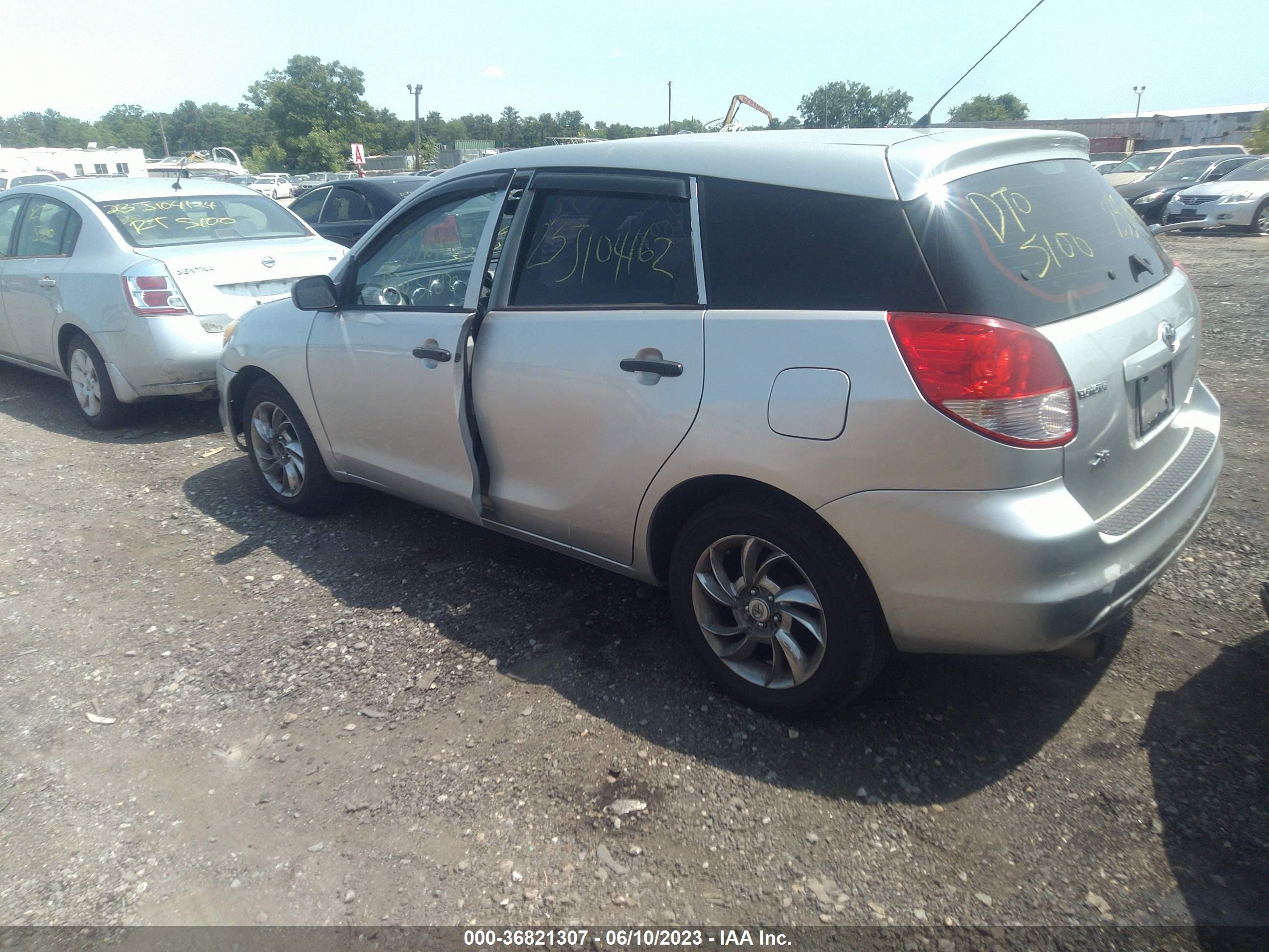 Photo 2 VIN: 2T1KR32E43C052489 - TOYOTA MATRIX 