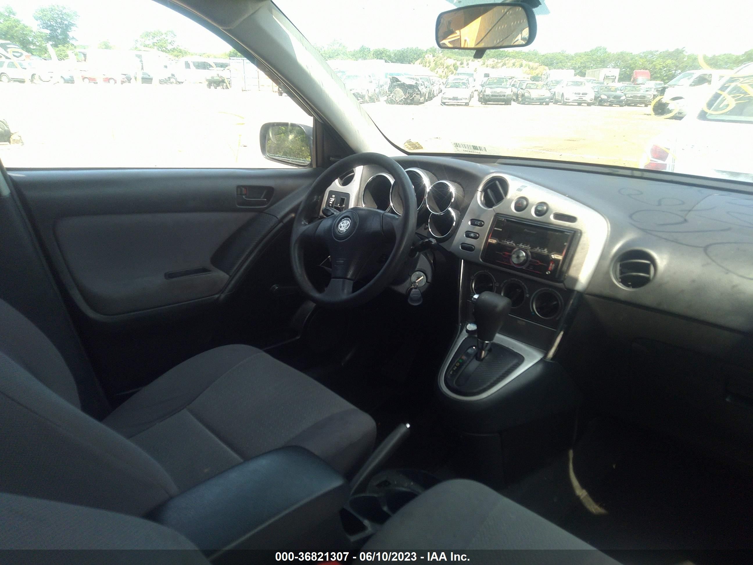 Photo 4 VIN: 2T1KR32E43C052489 - TOYOTA MATRIX 