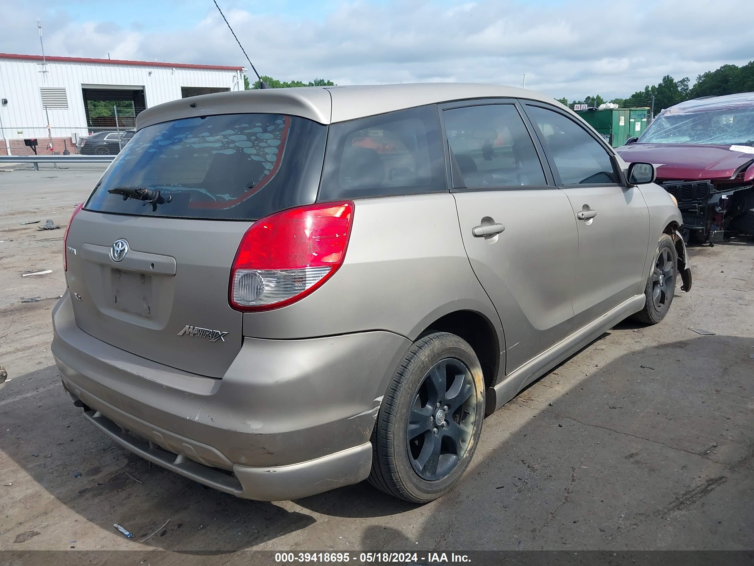 Photo 3 VIN: 2T1KR32E43C110908 - TOYOTA MATRIX 