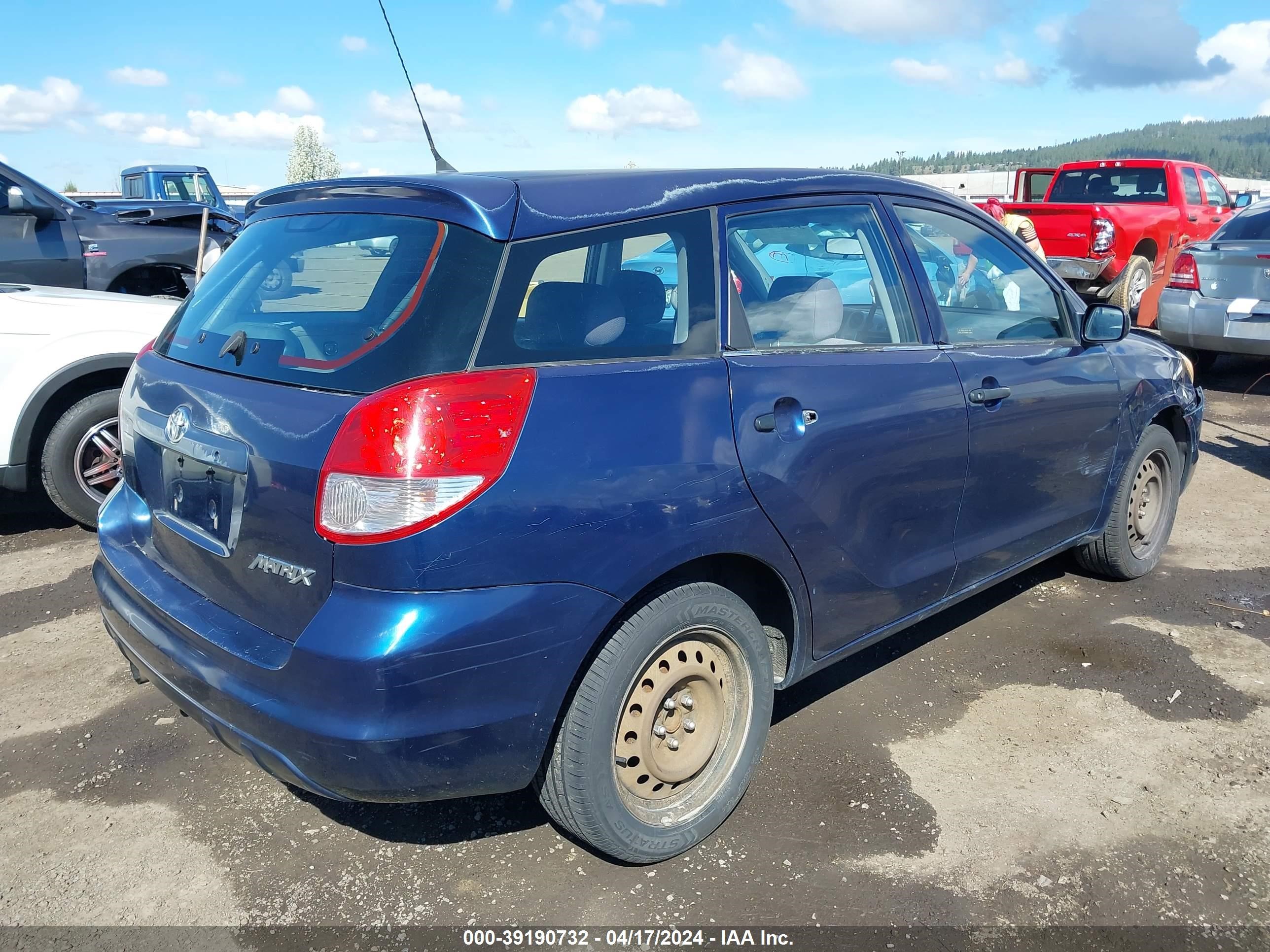 Photo 3 VIN: 2T1KR32E43C128731 - TOYOTA MATRIX 