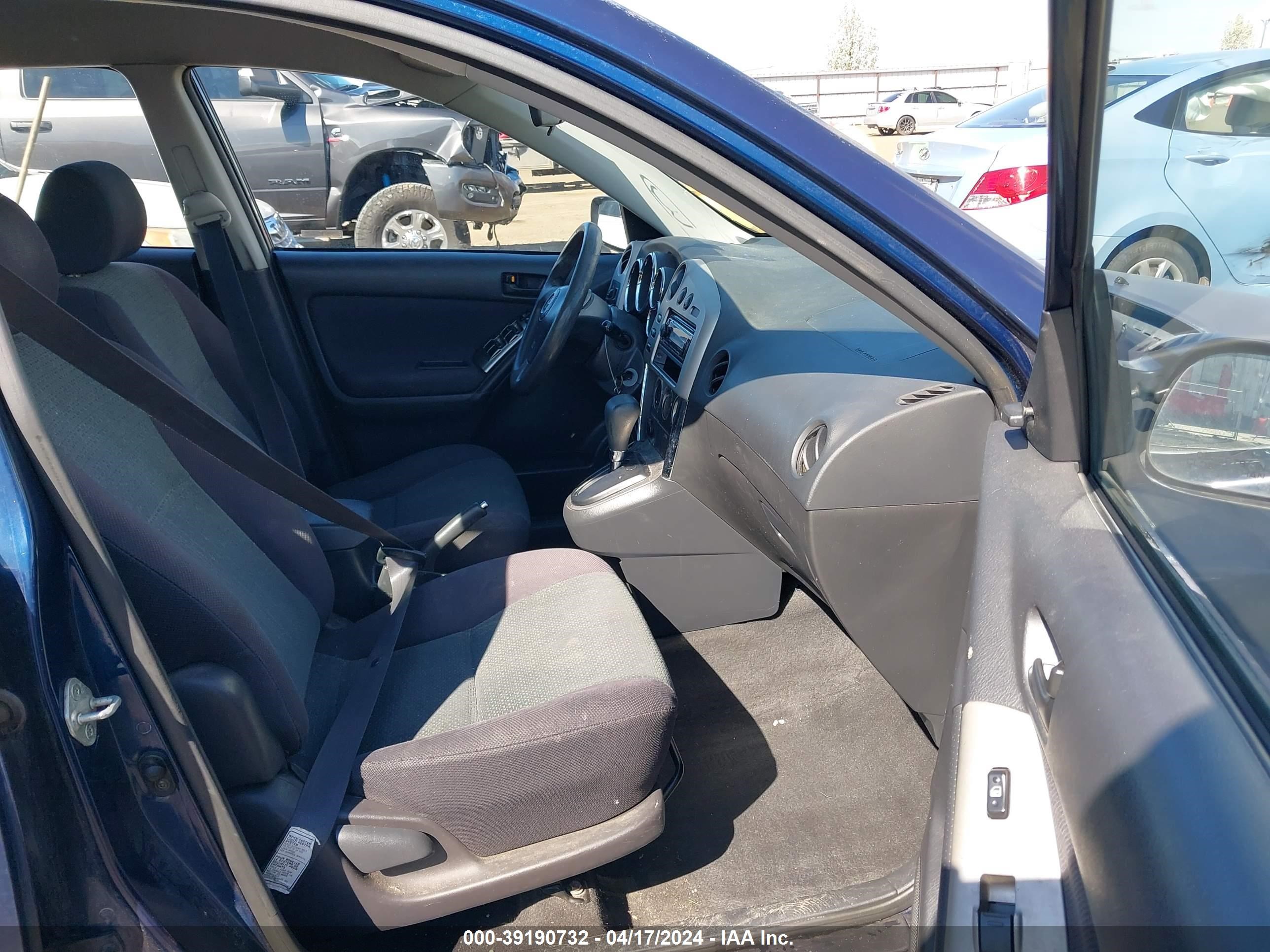 Photo 4 VIN: 2T1KR32E43C128731 - TOYOTA MATRIX 