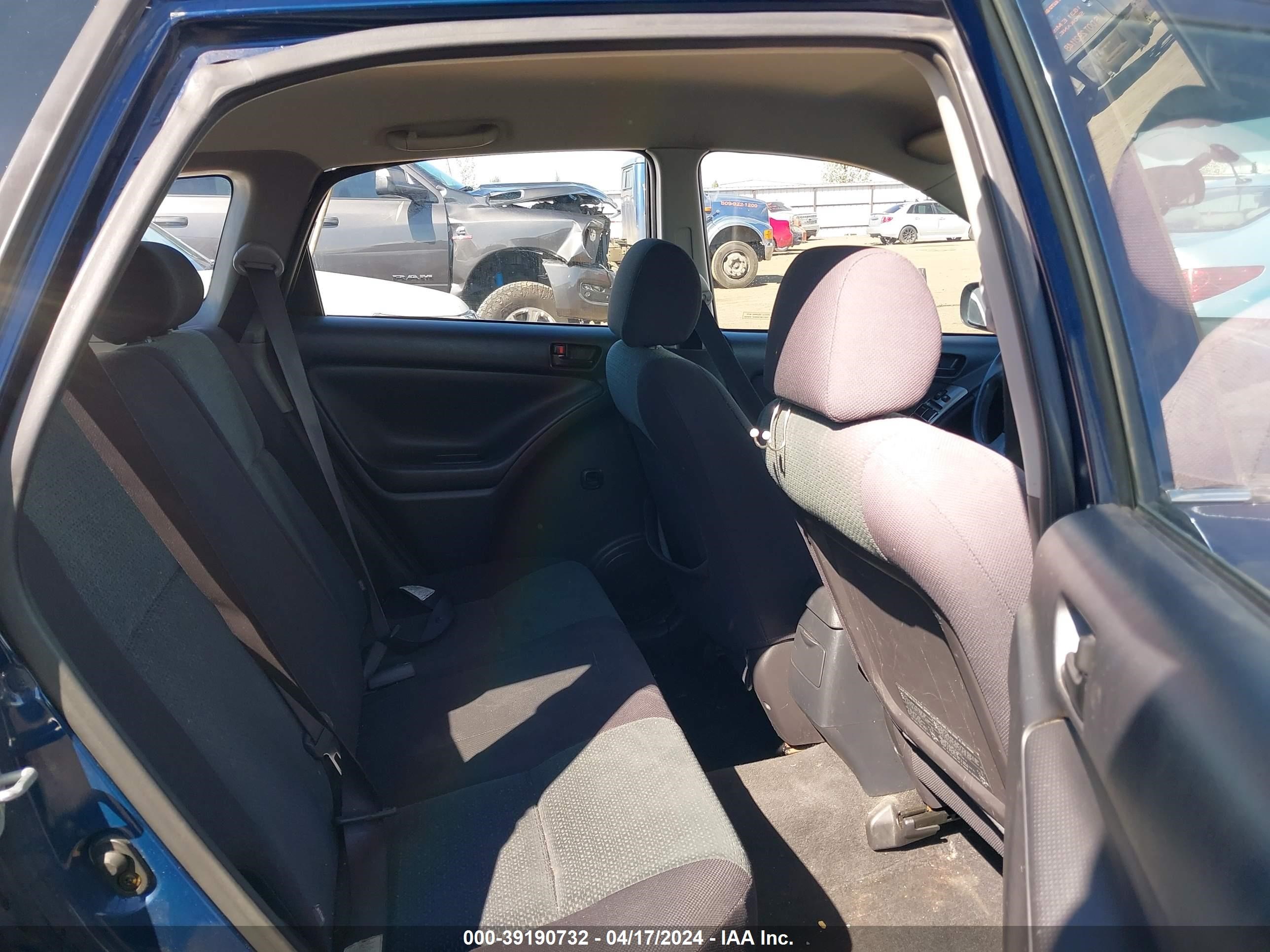 Photo 7 VIN: 2T1KR32E43C128731 - TOYOTA MATRIX 