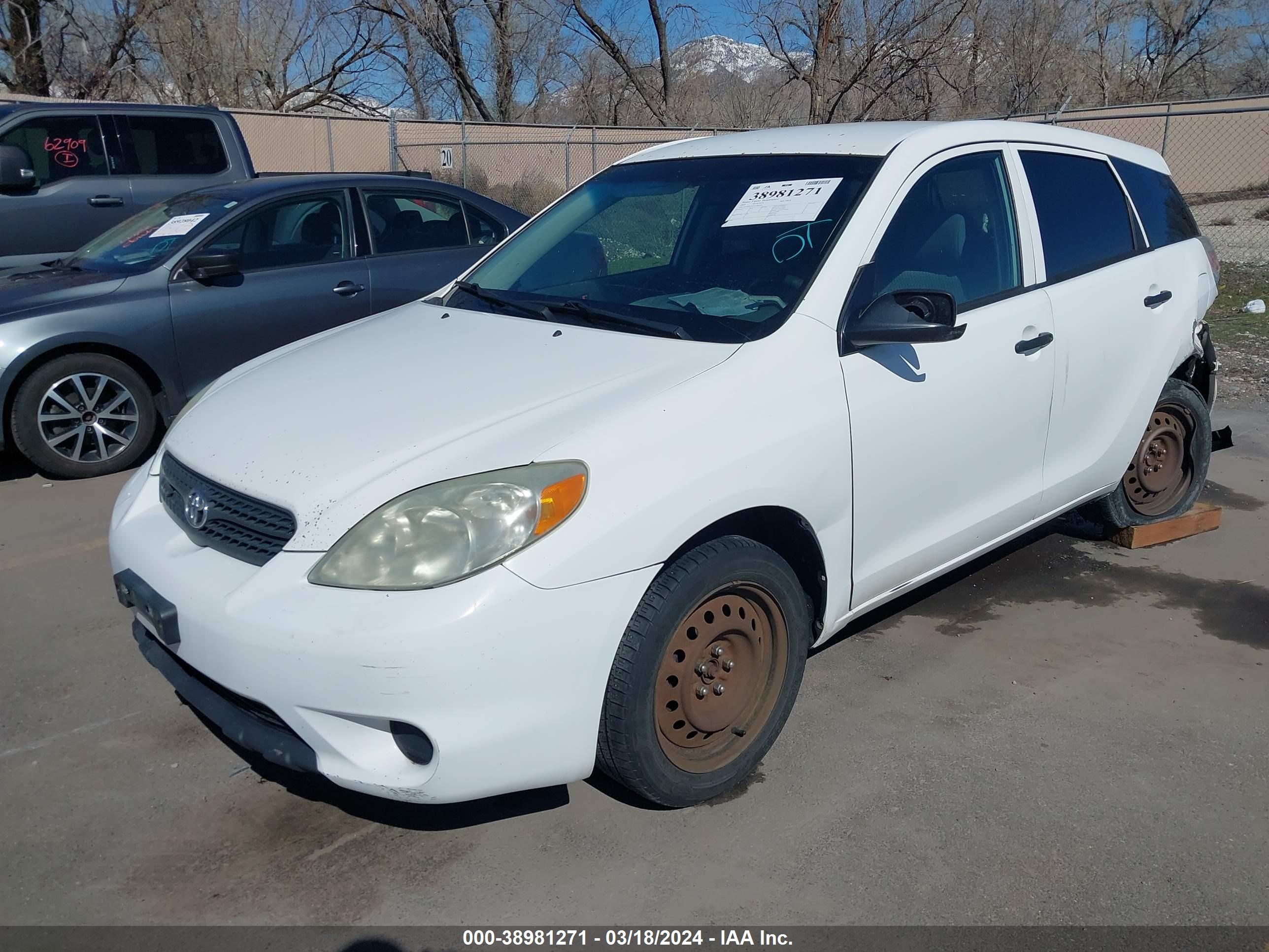 Photo 1 VIN: 2T1KR32E45C398514 - TOYOTA MATRIX 