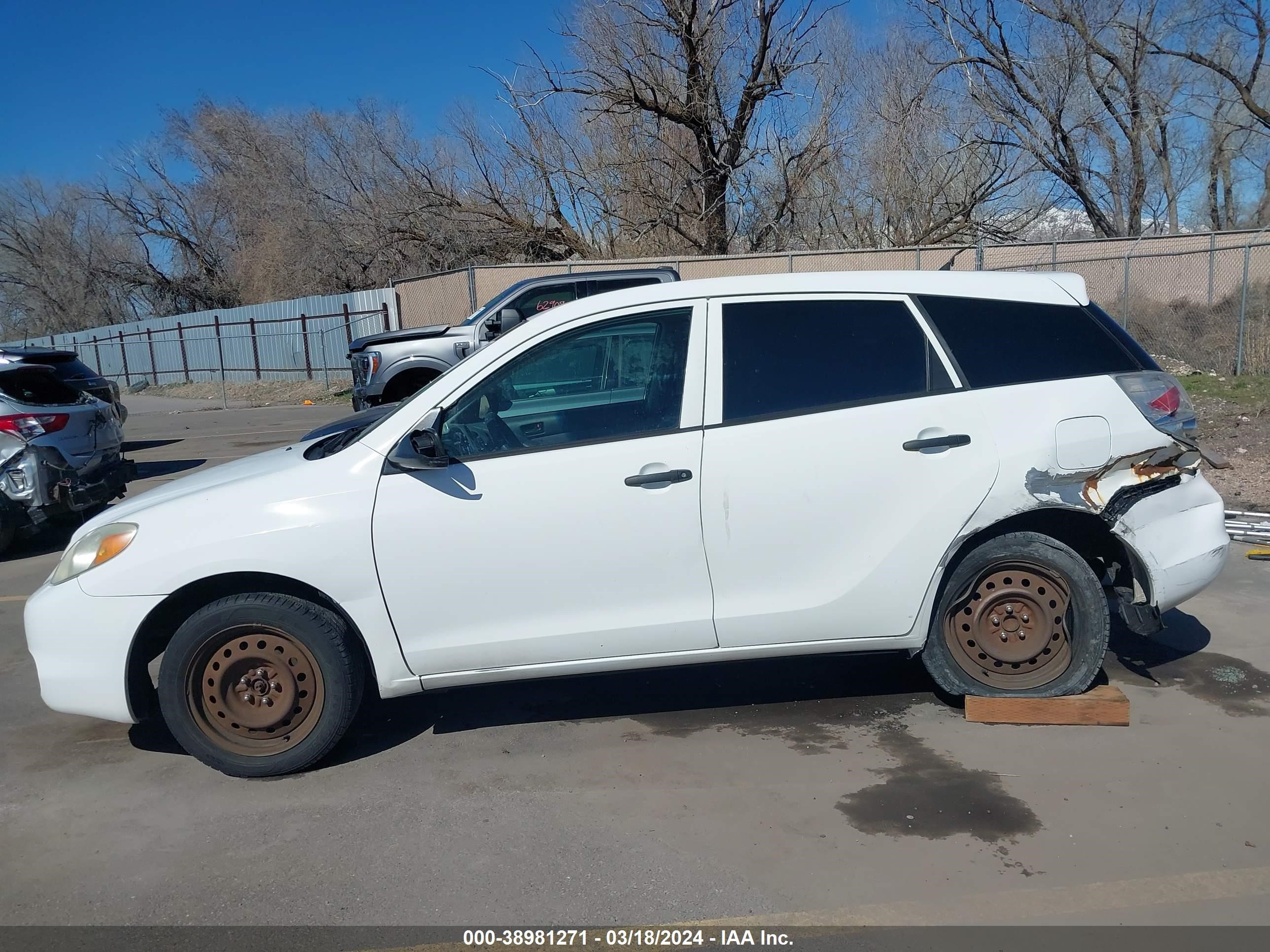 Photo 13 VIN: 2T1KR32E45C398514 - TOYOTA MATRIX 