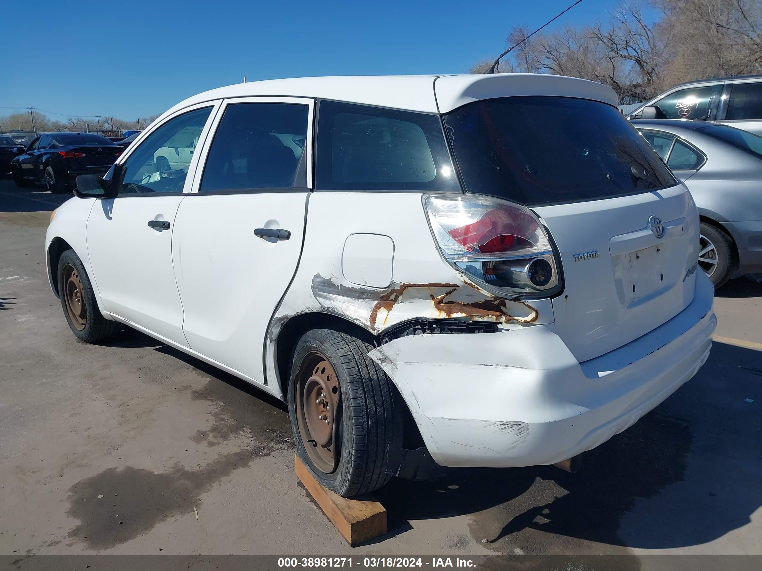 Photo 2 VIN: 2T1KR32E45C398514 - TOYOTA MATRIX 