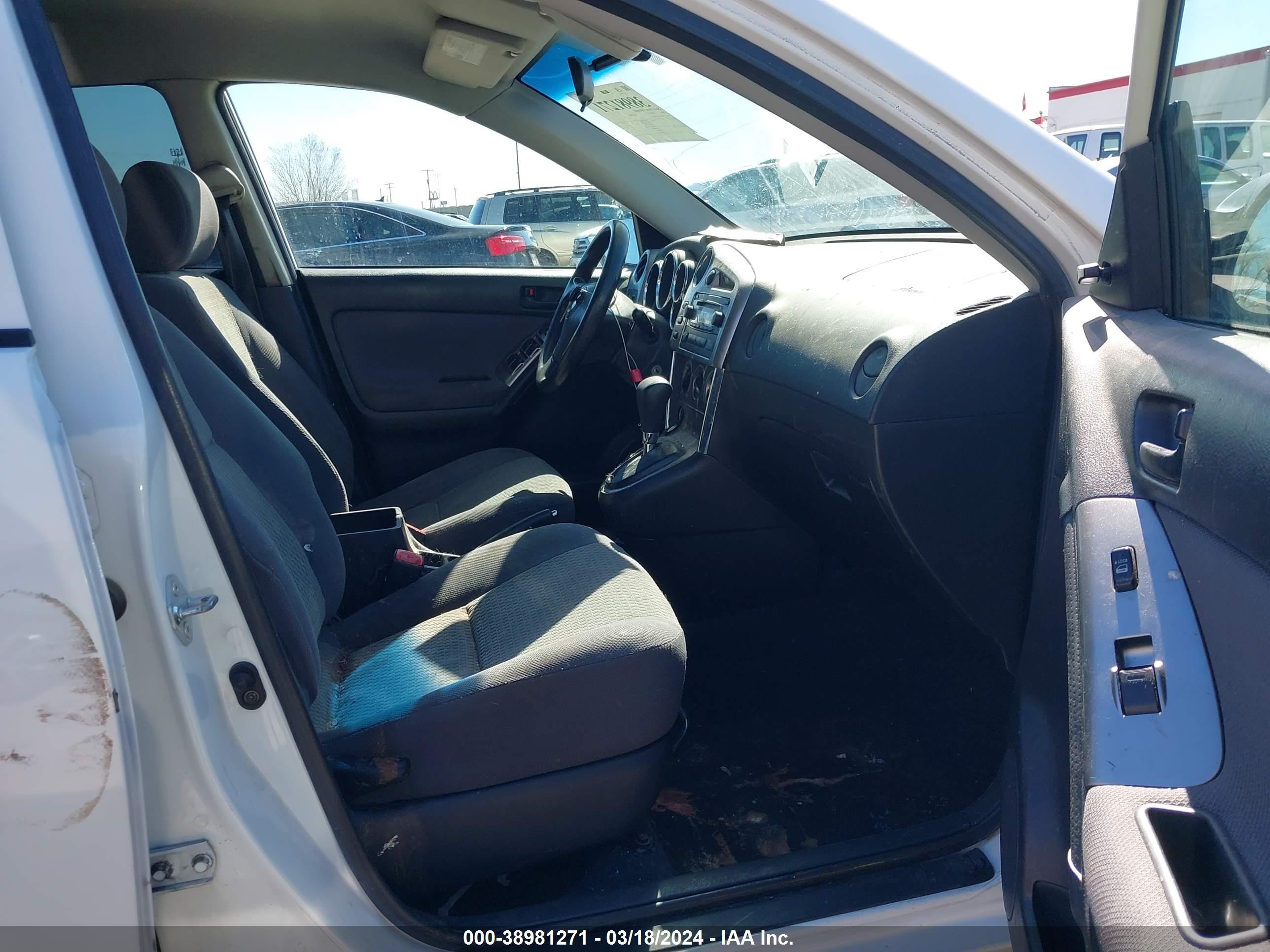 Photo 4 VIN: 2T1KR32E45C398514 - TOYOTA MATRIX 