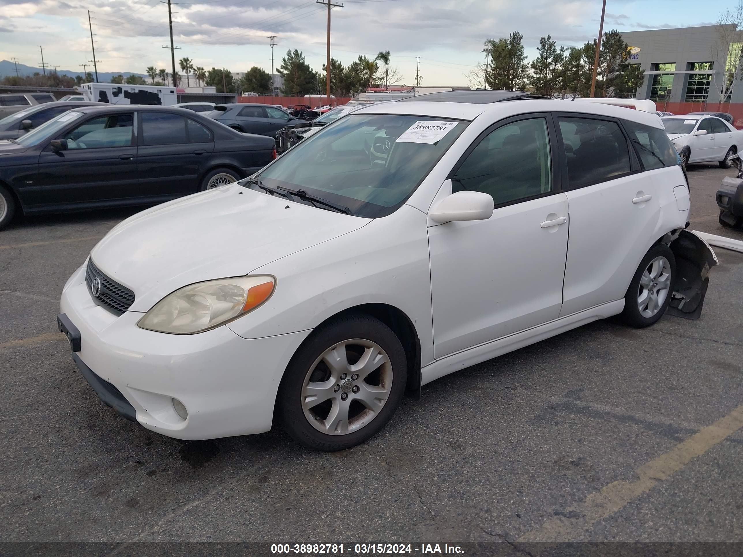 Photo 1 VIN: 2T1KR32E46C619532 - TOYOTA MATRIX 