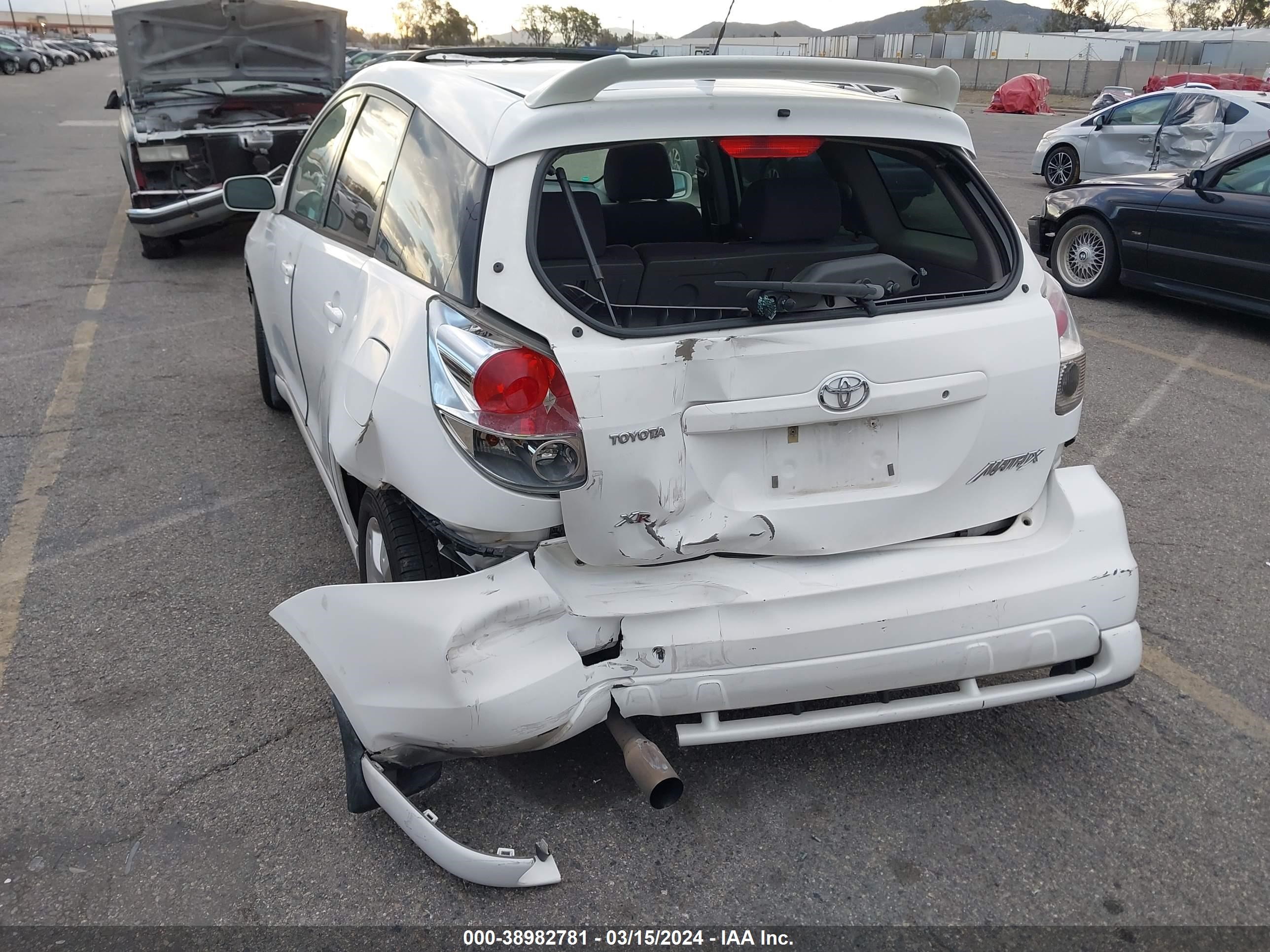 Photo 5 VIN: 2T1KR32E46C619532 - TOYOTA MATRIX 