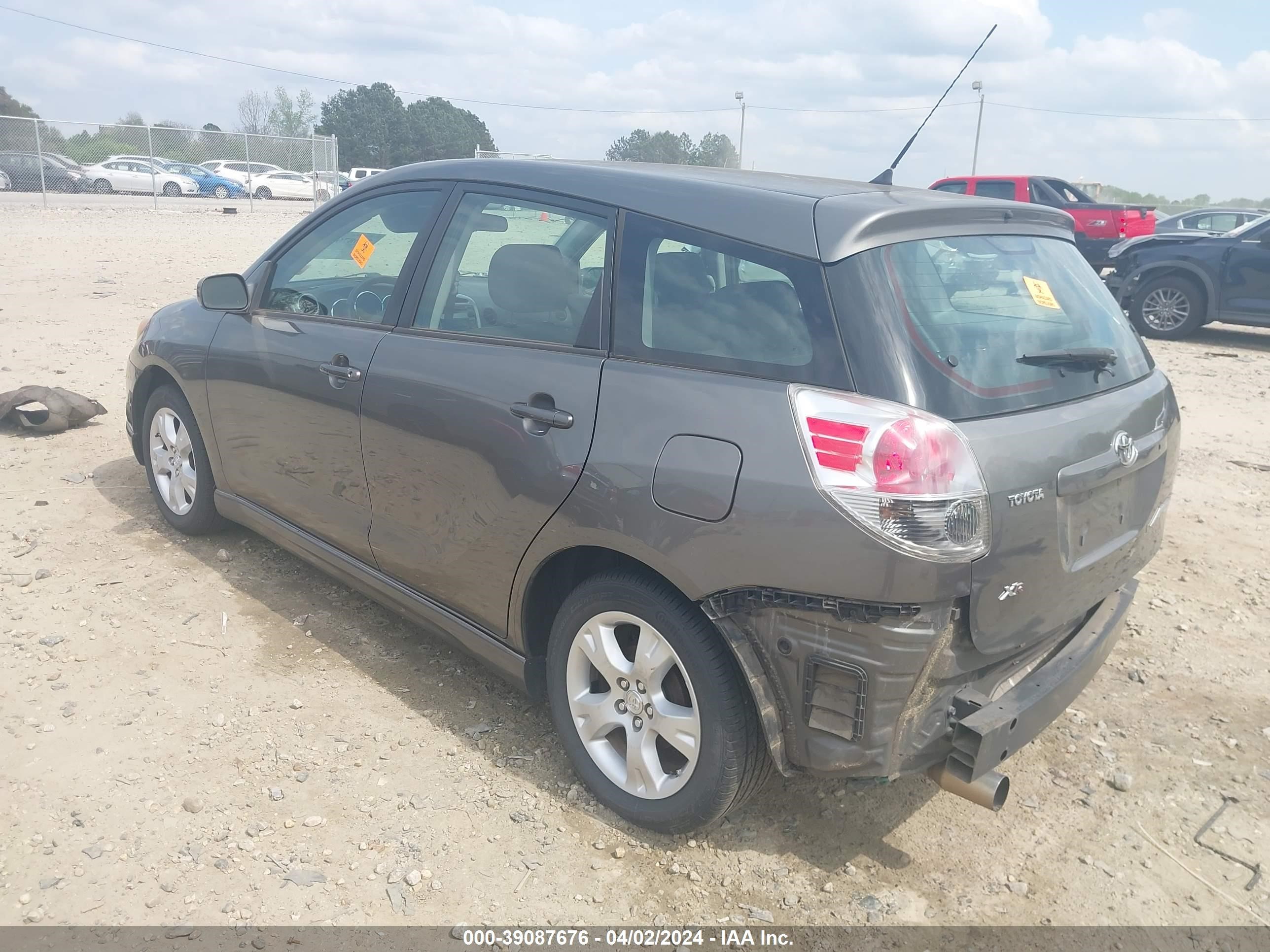 Photo 2 VIN: 2T1KR32E48C702414 - TOYOTA MATRIX 