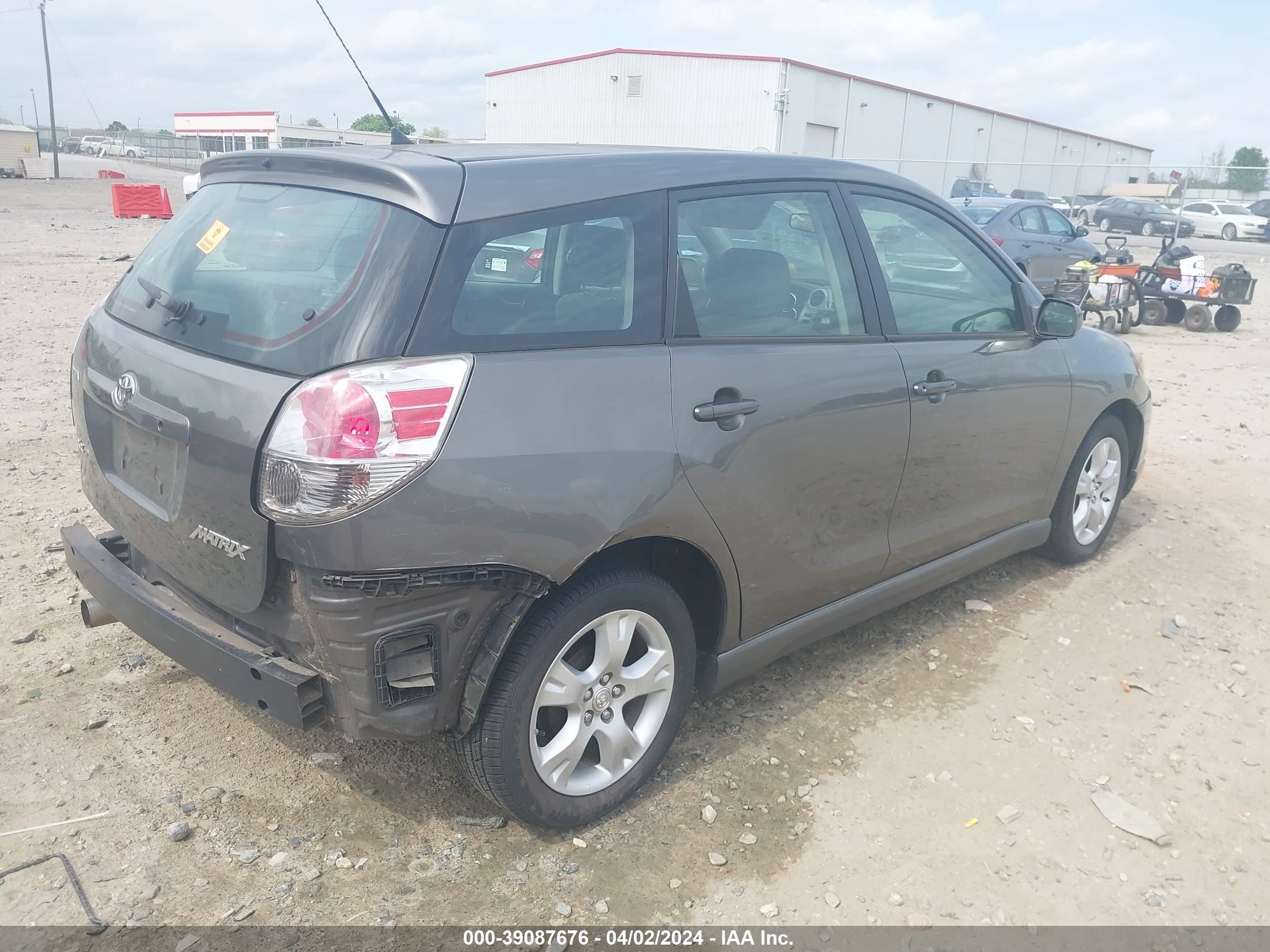 Photo 3 VIN: 2T1KR32E48C702414 - TOYOTA MATRIX 