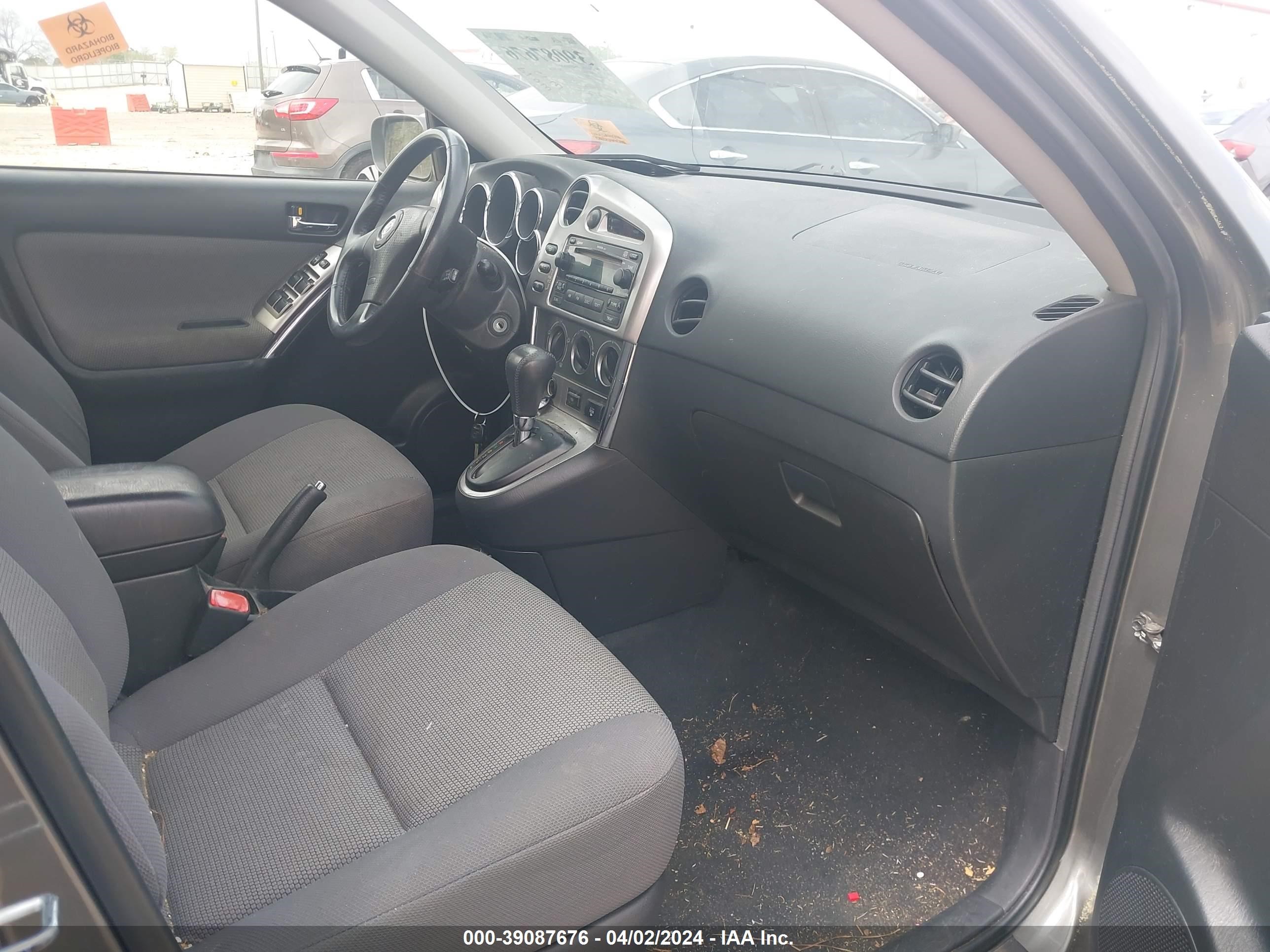 Photo 4 VIN: 2T1KR32E48C702414 - TOYOTA MATRIX 