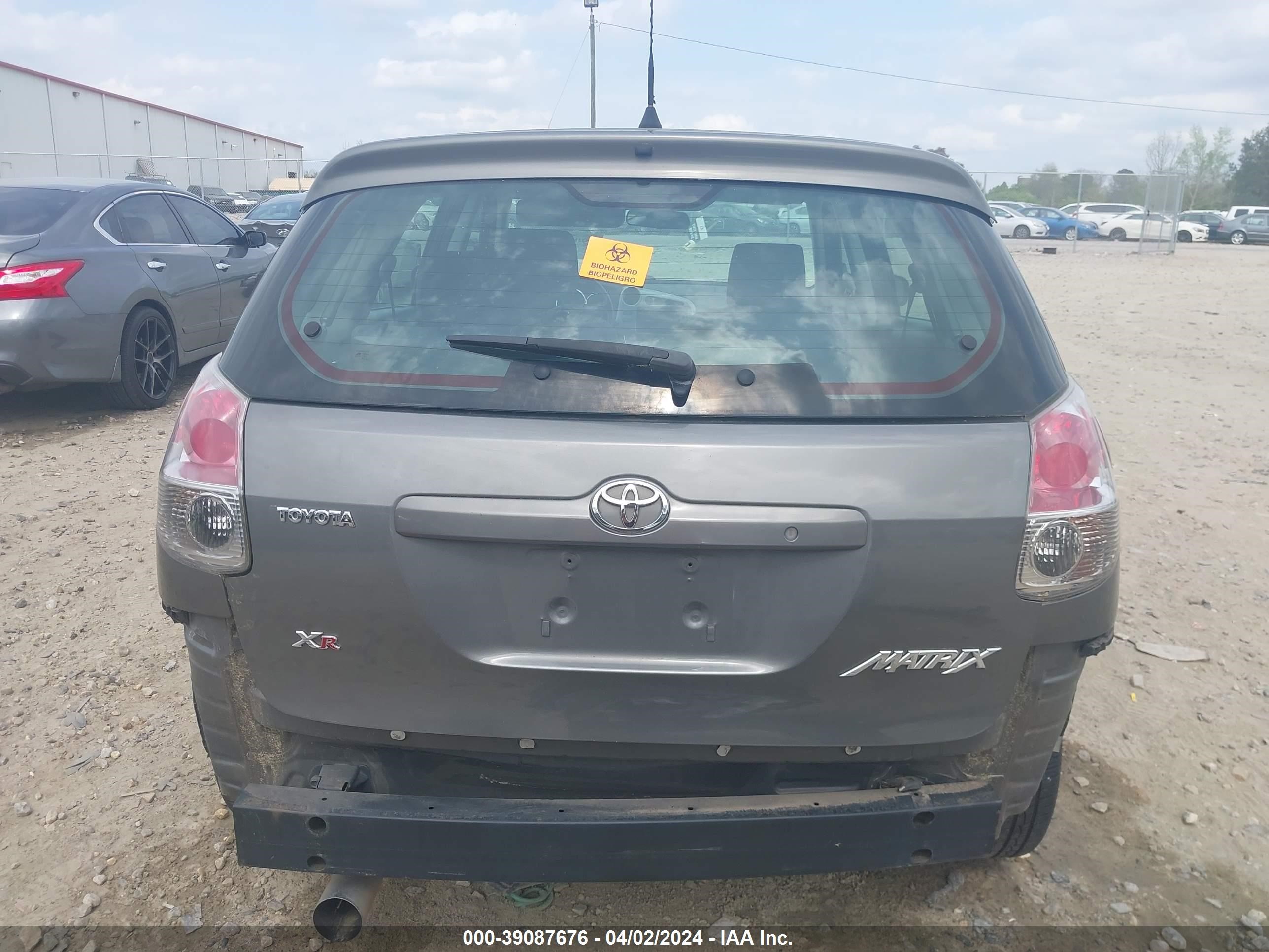 Photo 5 VIN: 2T1KR32E48C702414 - TOYOTA MATRIX 