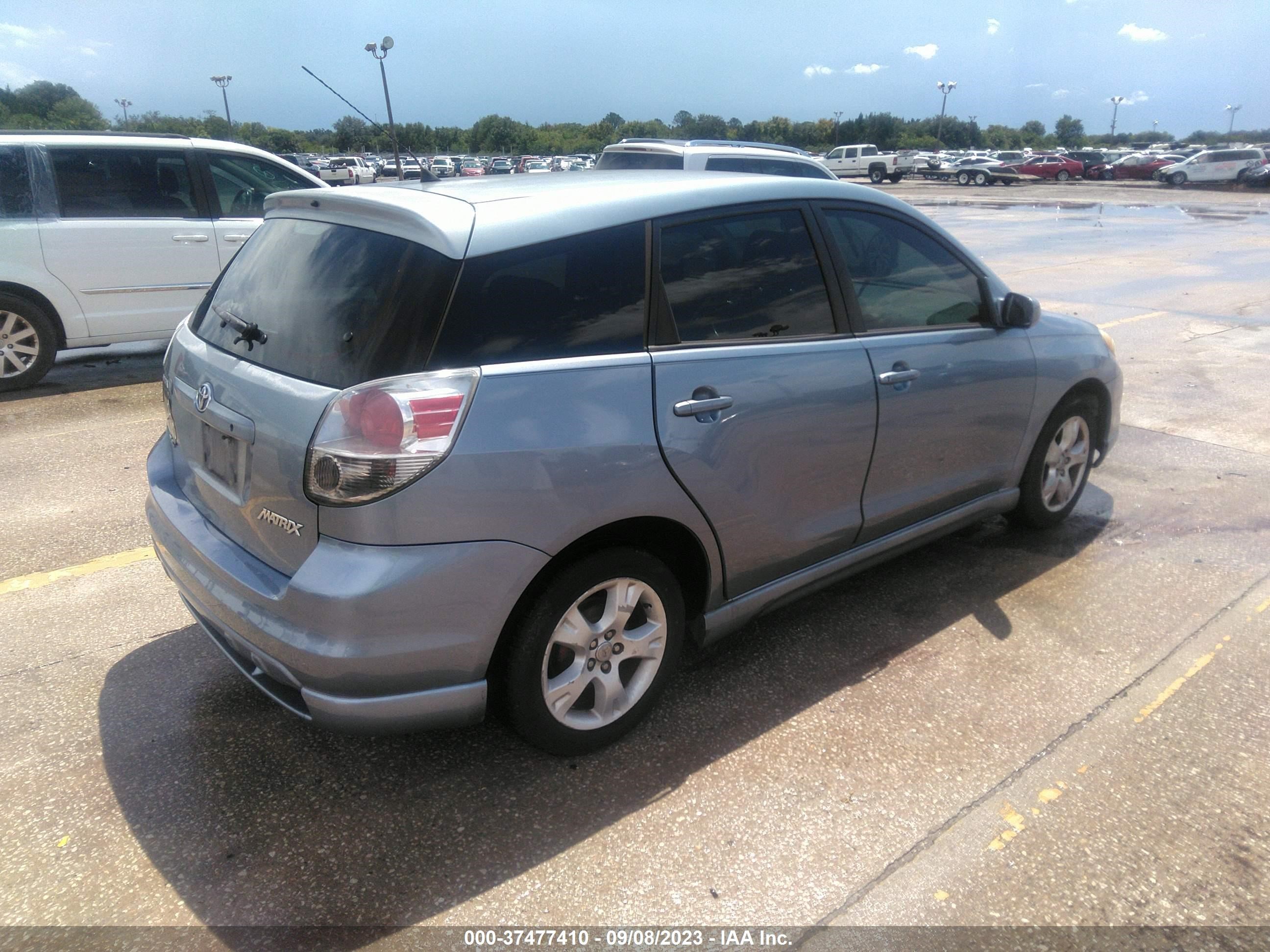 Photo 3 VIN: 2T1KR32E48C710576 - TOYOTA MATRIX 