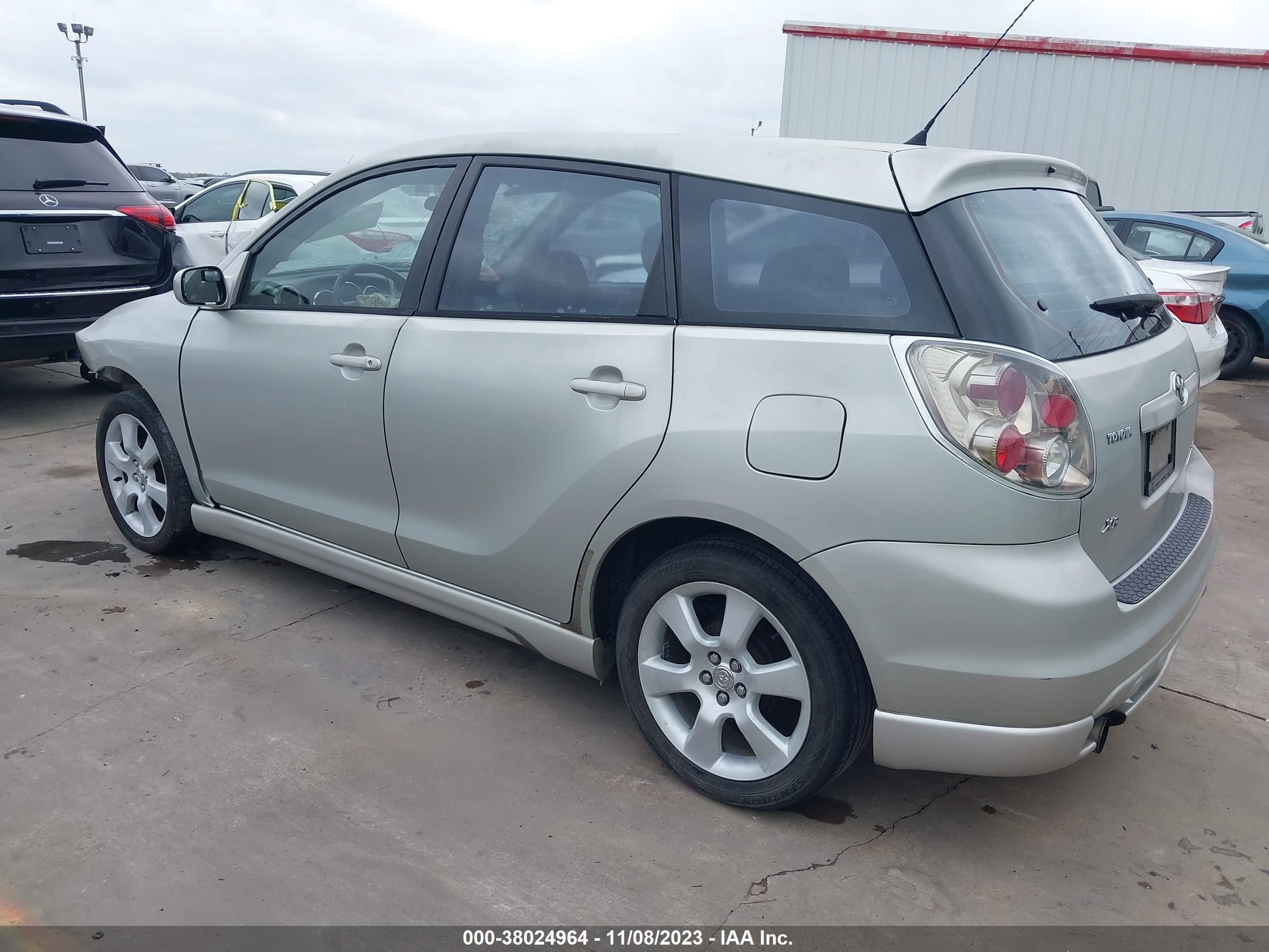 Photo 2 VIN: 2T1KR32E53C052937 - TOYOTA MATRIX 