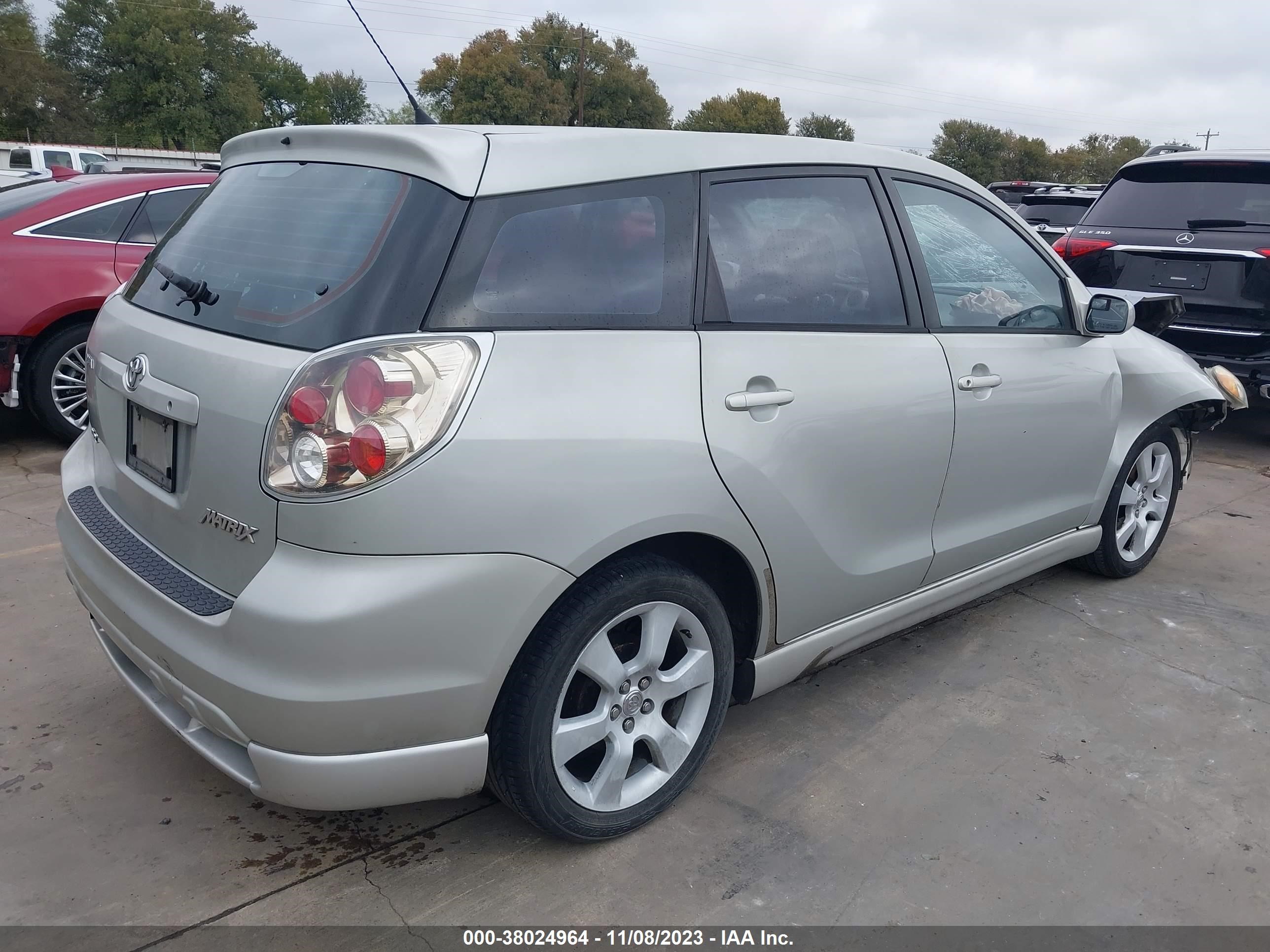 Photo 3 VIN: 2T1KR32E53C052937 - TOYOTA MATRIX 