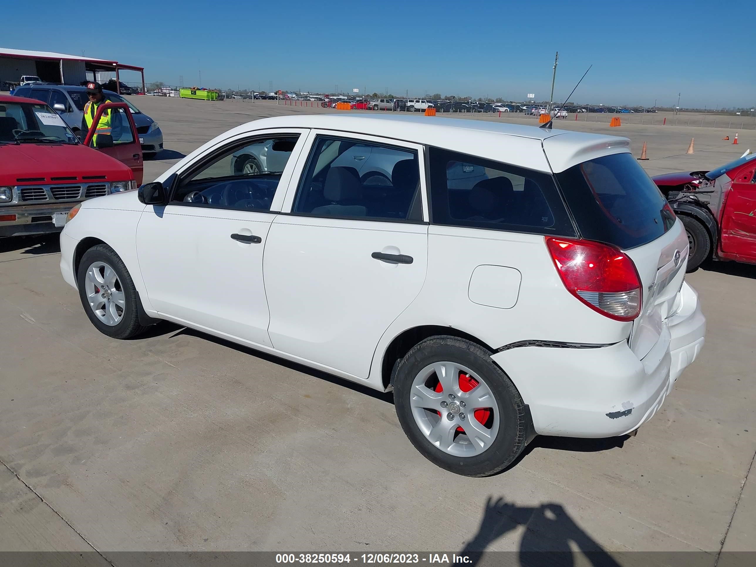 Photo 2 VIN: 2T1KR32E54C187661 - TOYOTA MATRIX 