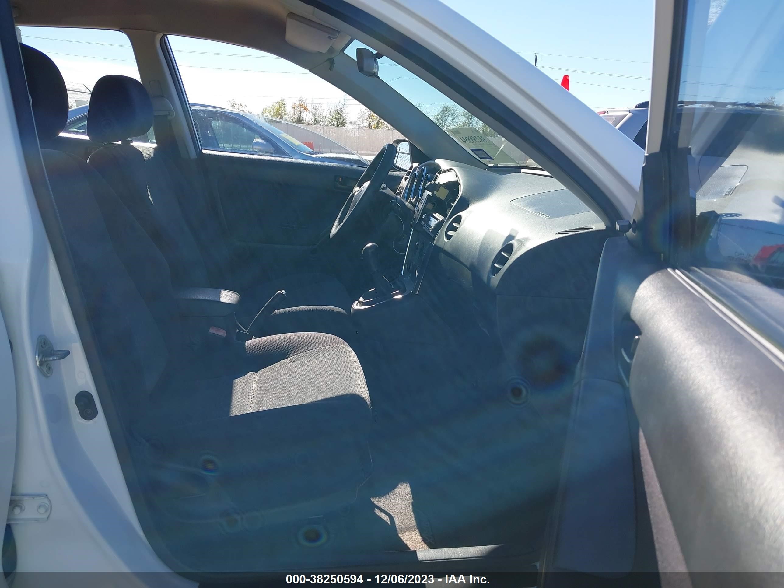 Photo 4 VIN: 2T1KR32E54C187661 - TOYOTA MATRIX 