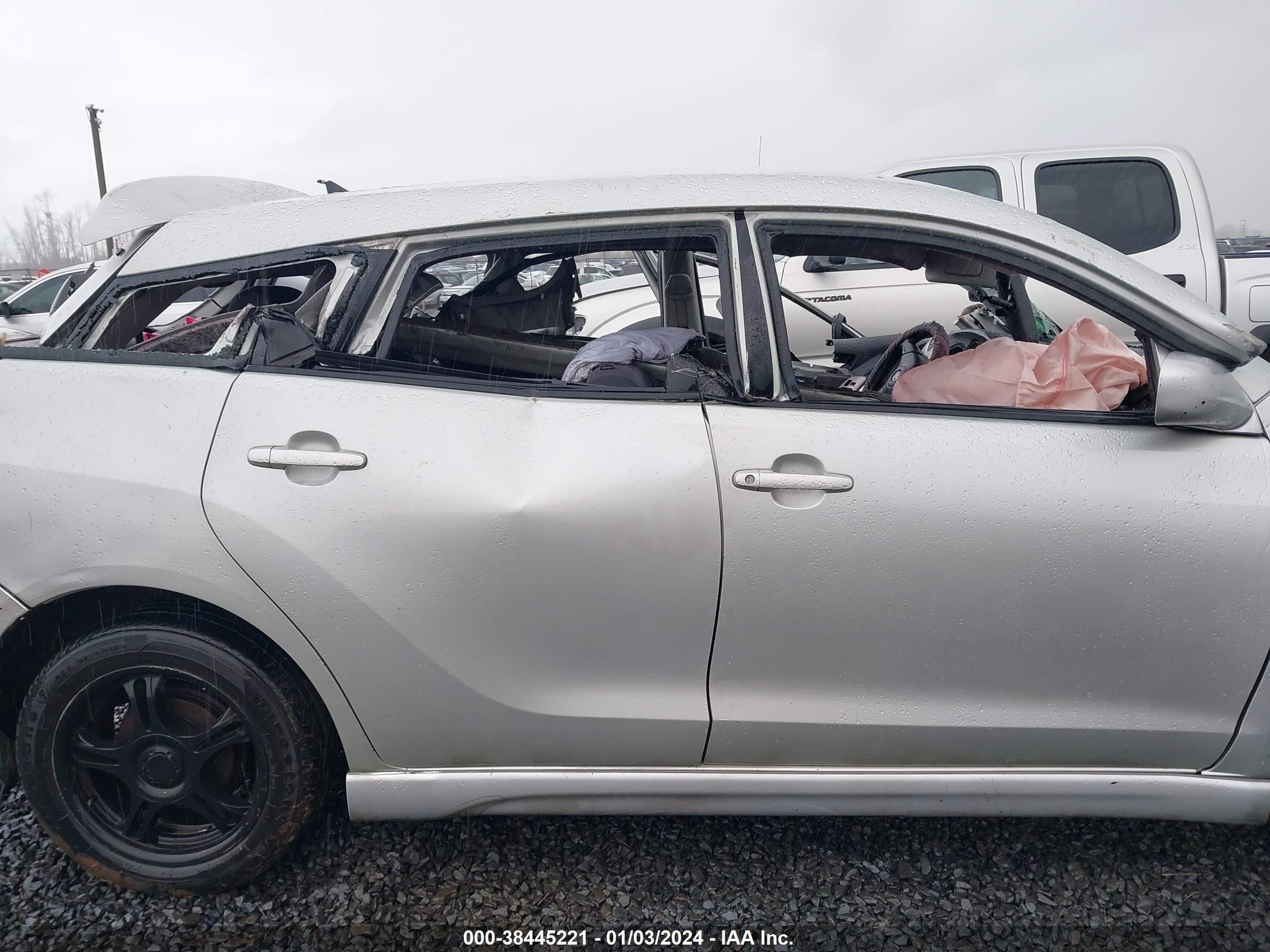 Photo 11 VIN: 2T1KR32E63C084618 - TOYOTA MATRIX 