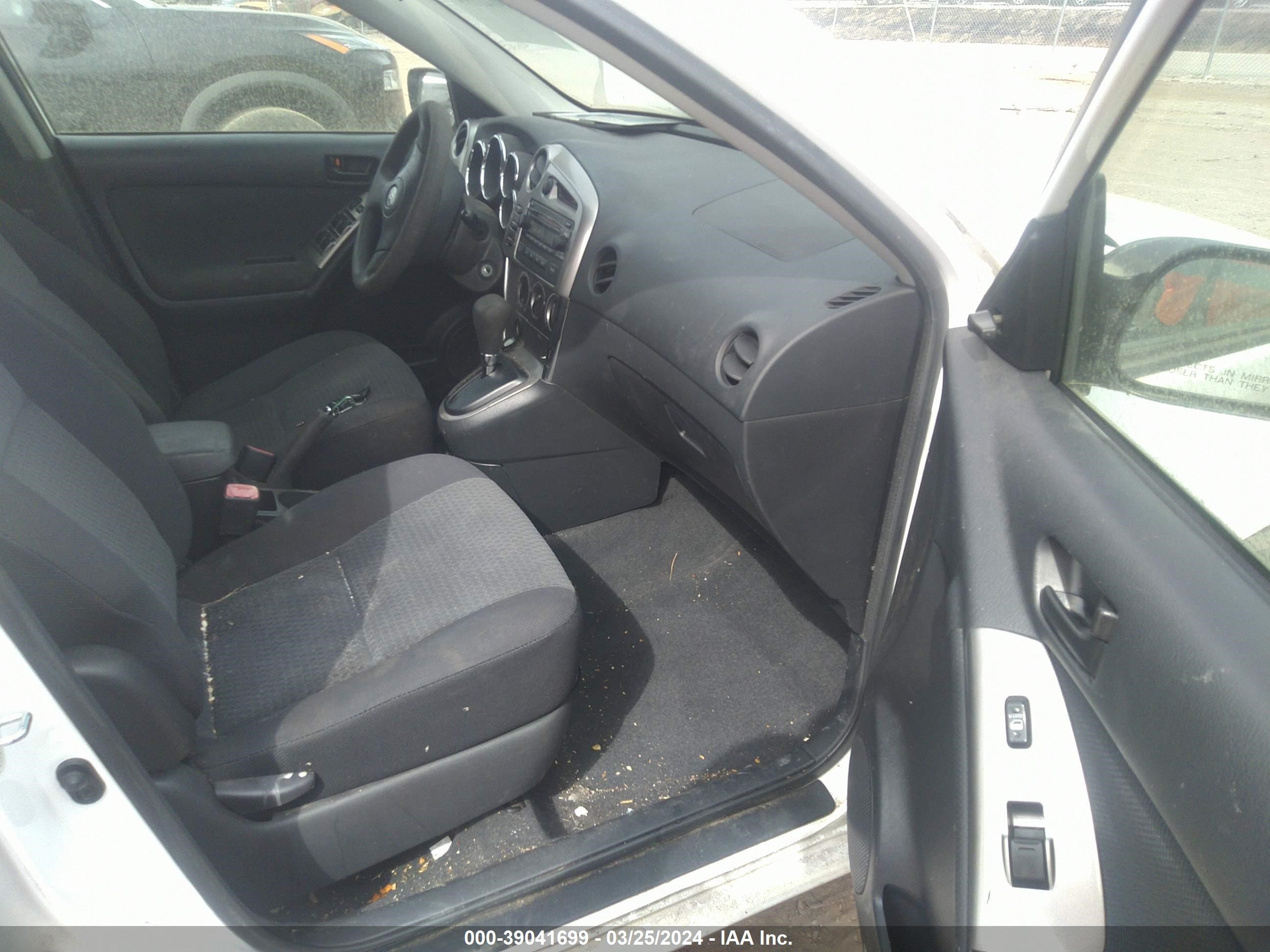 Photo 4 VIN: 2T1KR32E65C403695 - TOYOTA MATRIX 