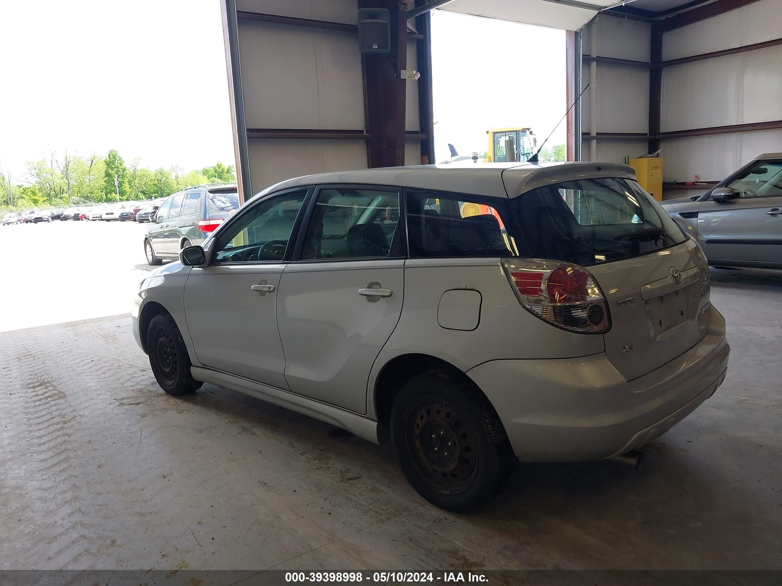 Photo 2 VIN: 2T1KR32E68C710059 - TOYOTA MATRIX 