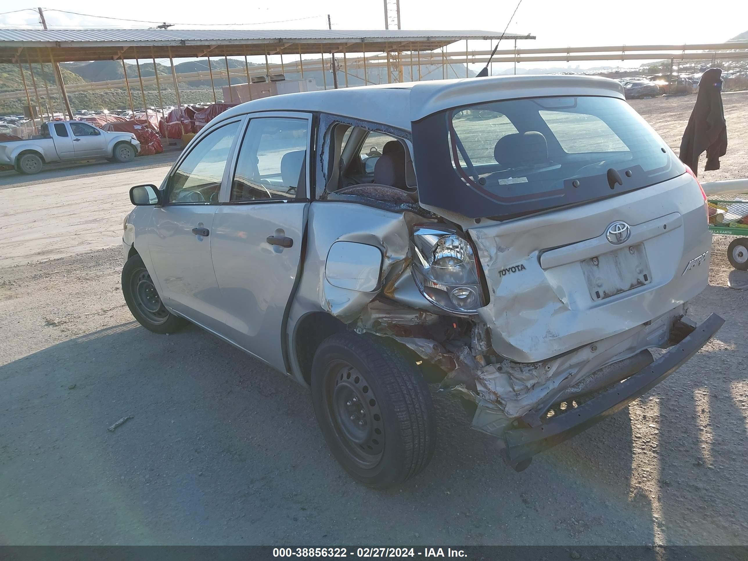 Photo 2 VIN: 2T1KR32E73C071215 - TOYOTA MATRIX 