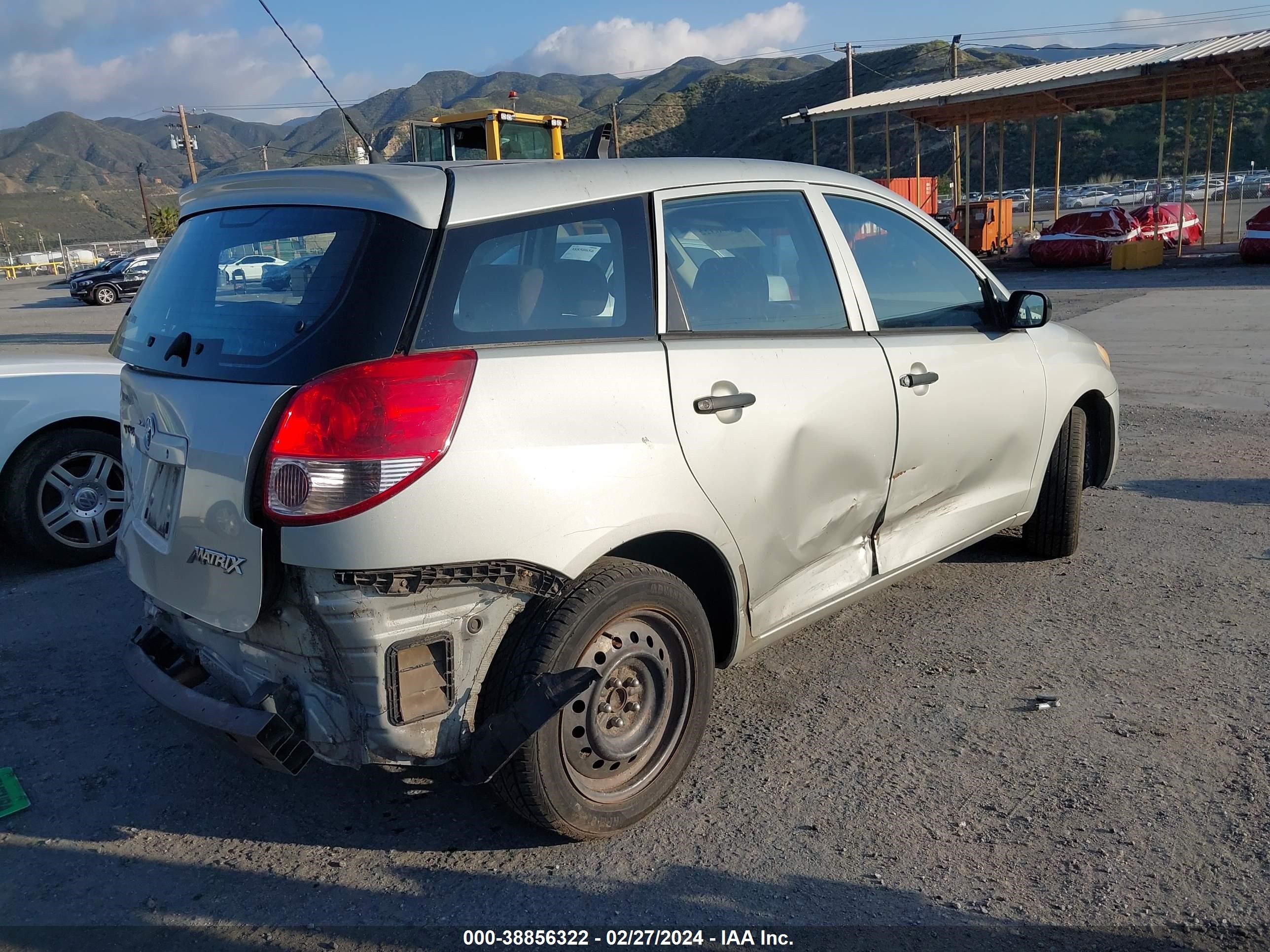 Photo 3 VIN: 2T1KR32E73C071215 - TOYOTA MATRIX 