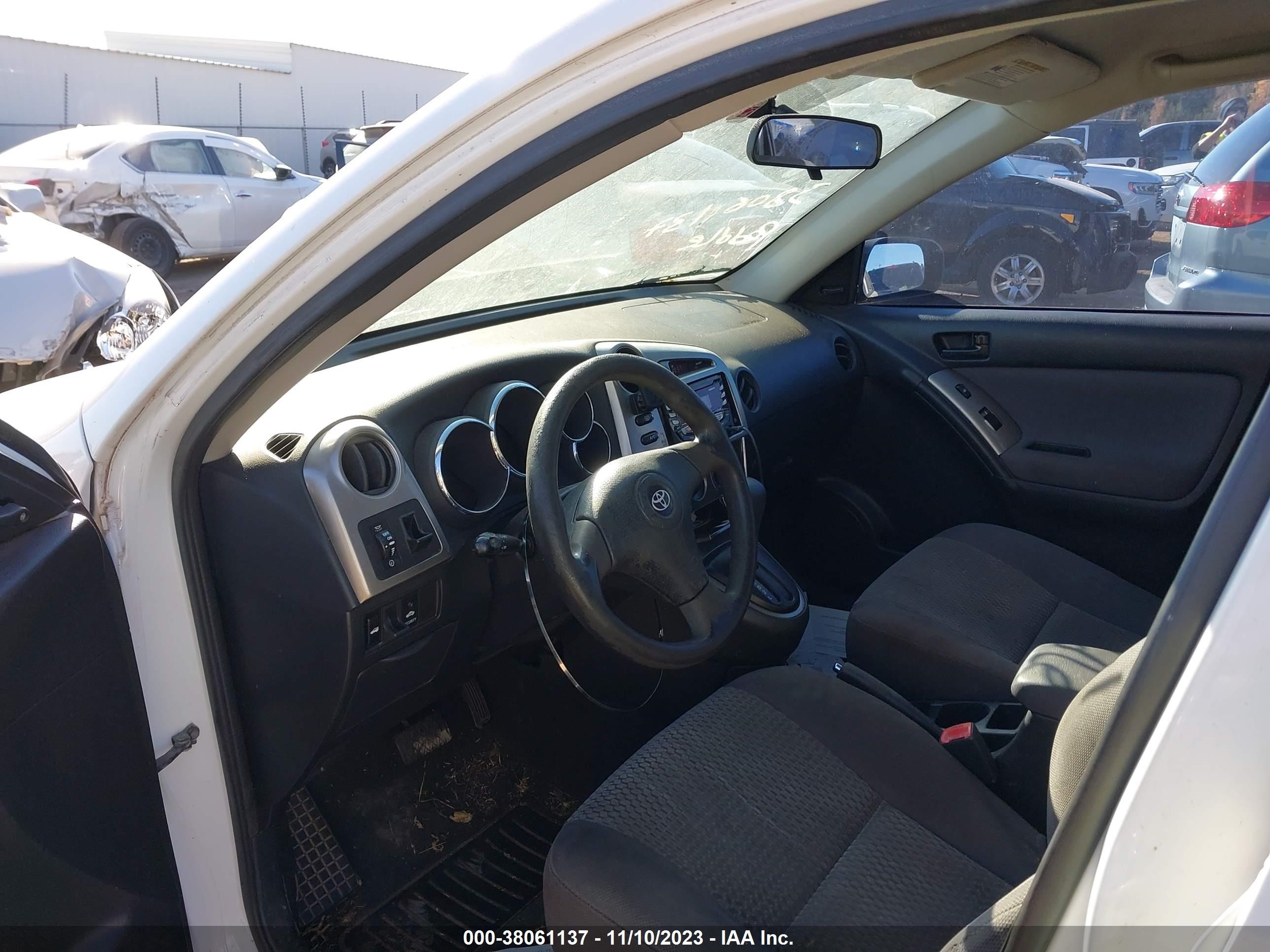 Photo 4 VIN: 2T1KR32E75C342695 - TOYOTA MATRIX 