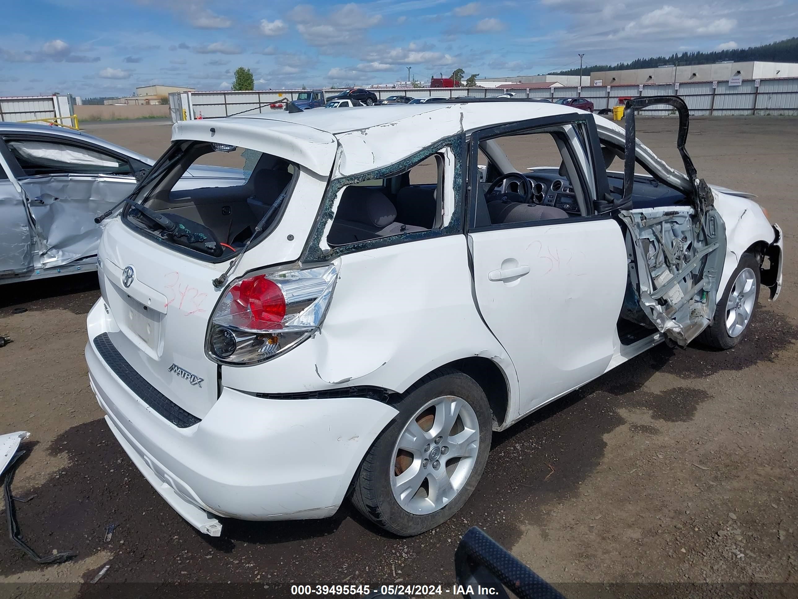 Photo 3 VIN: 2T1KR32E76C560332 - TOYOTA MATRIX 