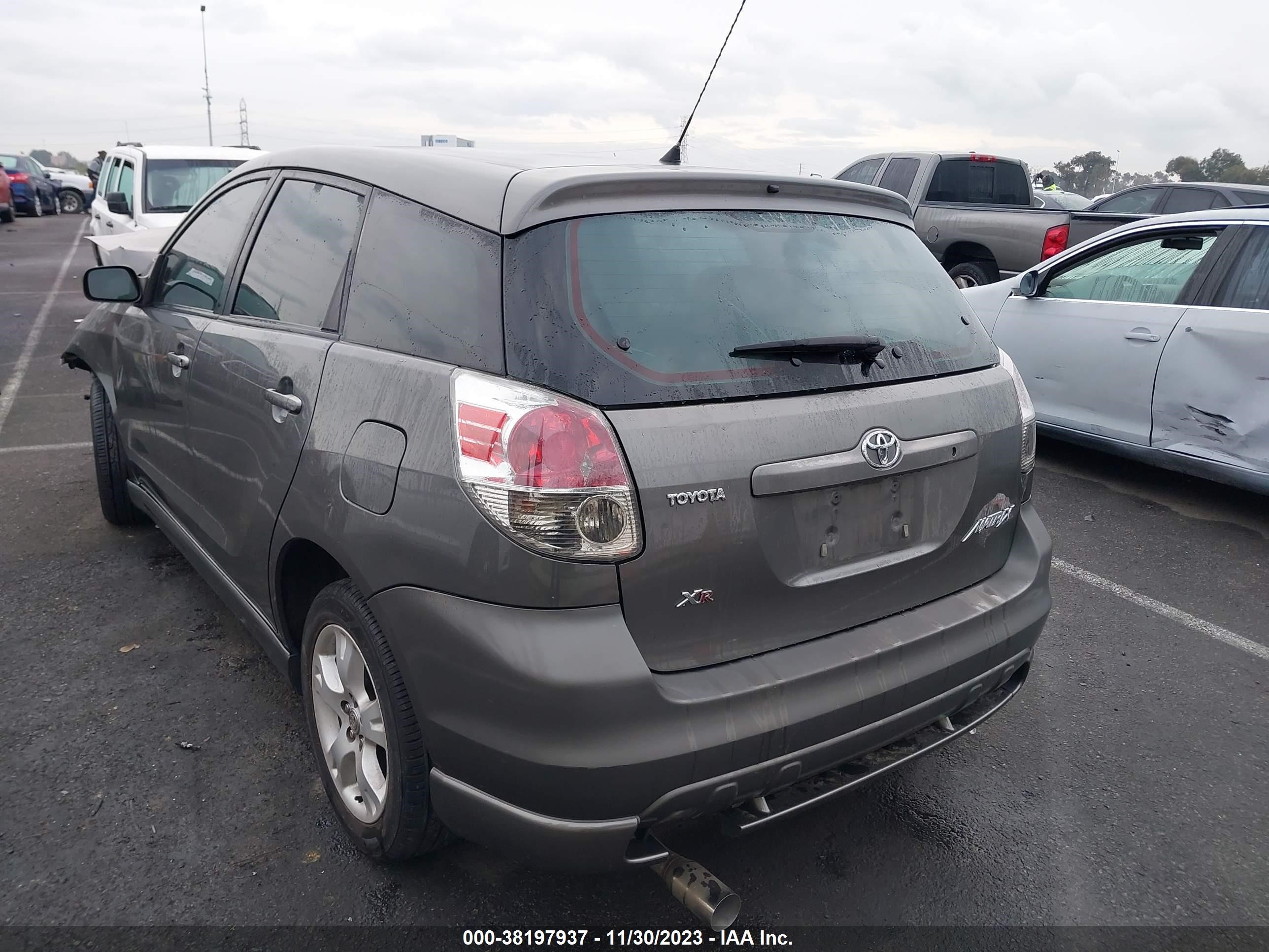 Photo 2 VIN: 2T1KR32E76C584761 - TOYOTA MATRIX 