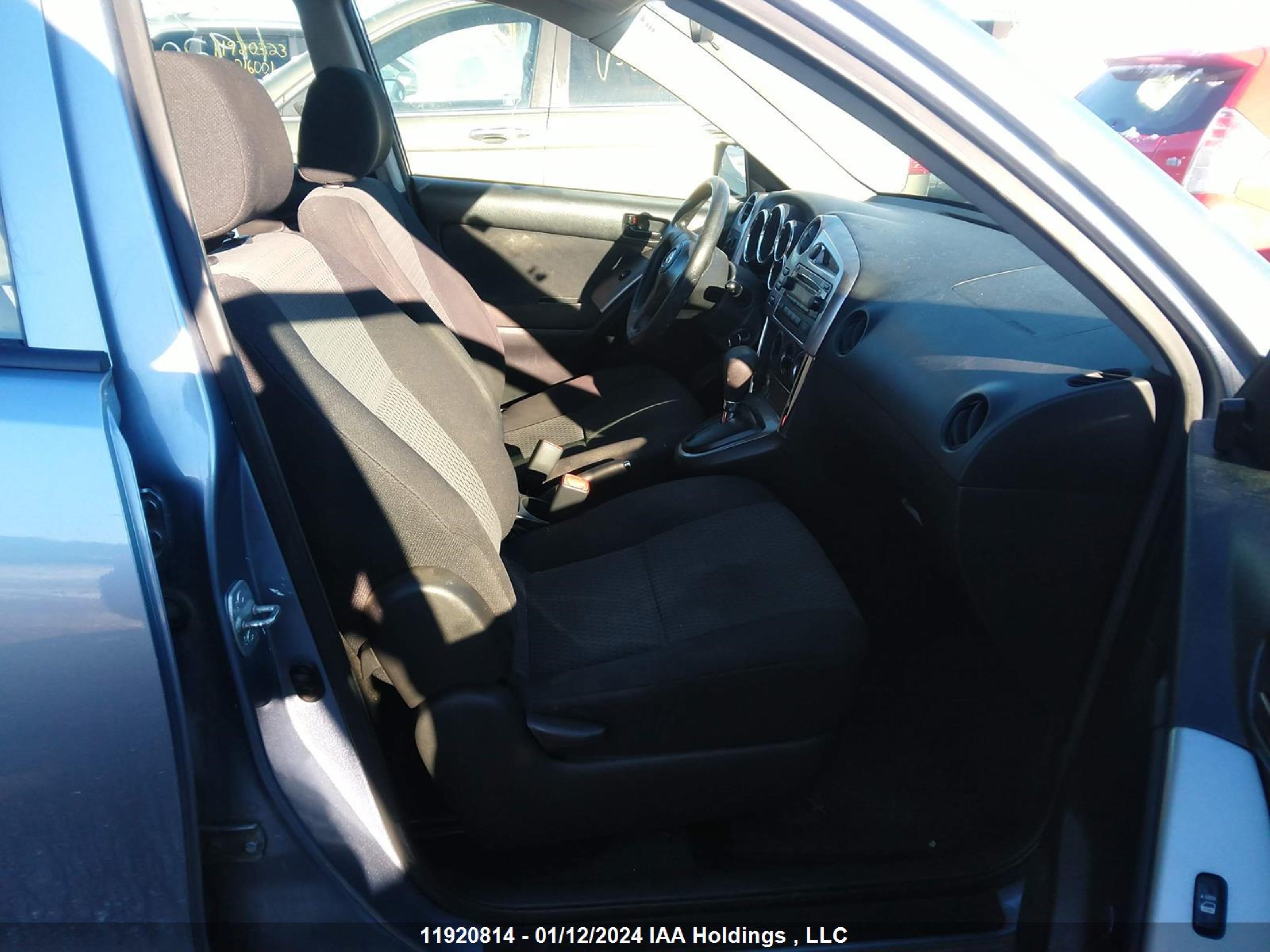 Photo 4 VIN: 2T1KR32E78C718834 - TOYOTA MATRIX 