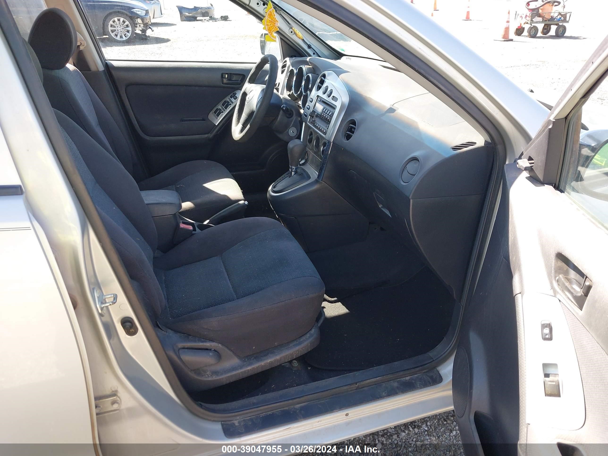 Photo 4 VIN: 2T1KR32E83C111205 - TOYOTA MATRIX 