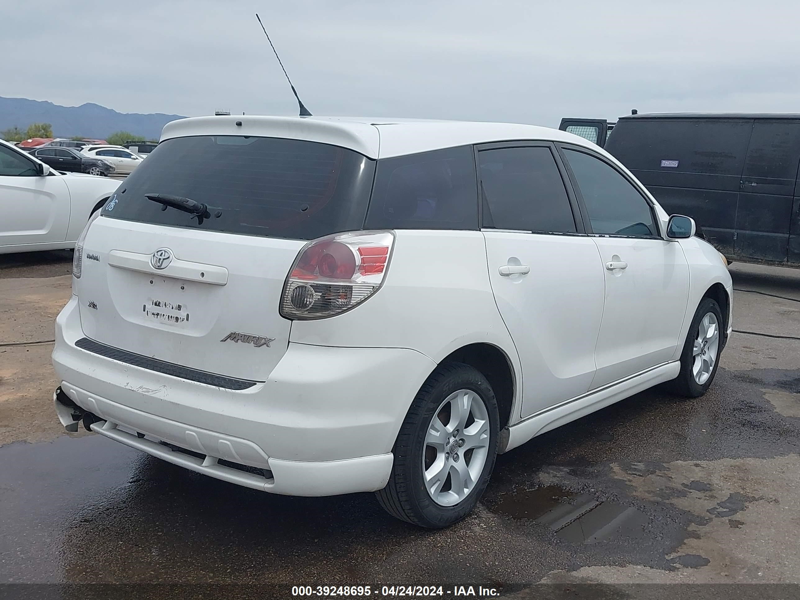 Photo 3 VIN: 2T1KR32E85C338879 - TOYOTA MATRIX 