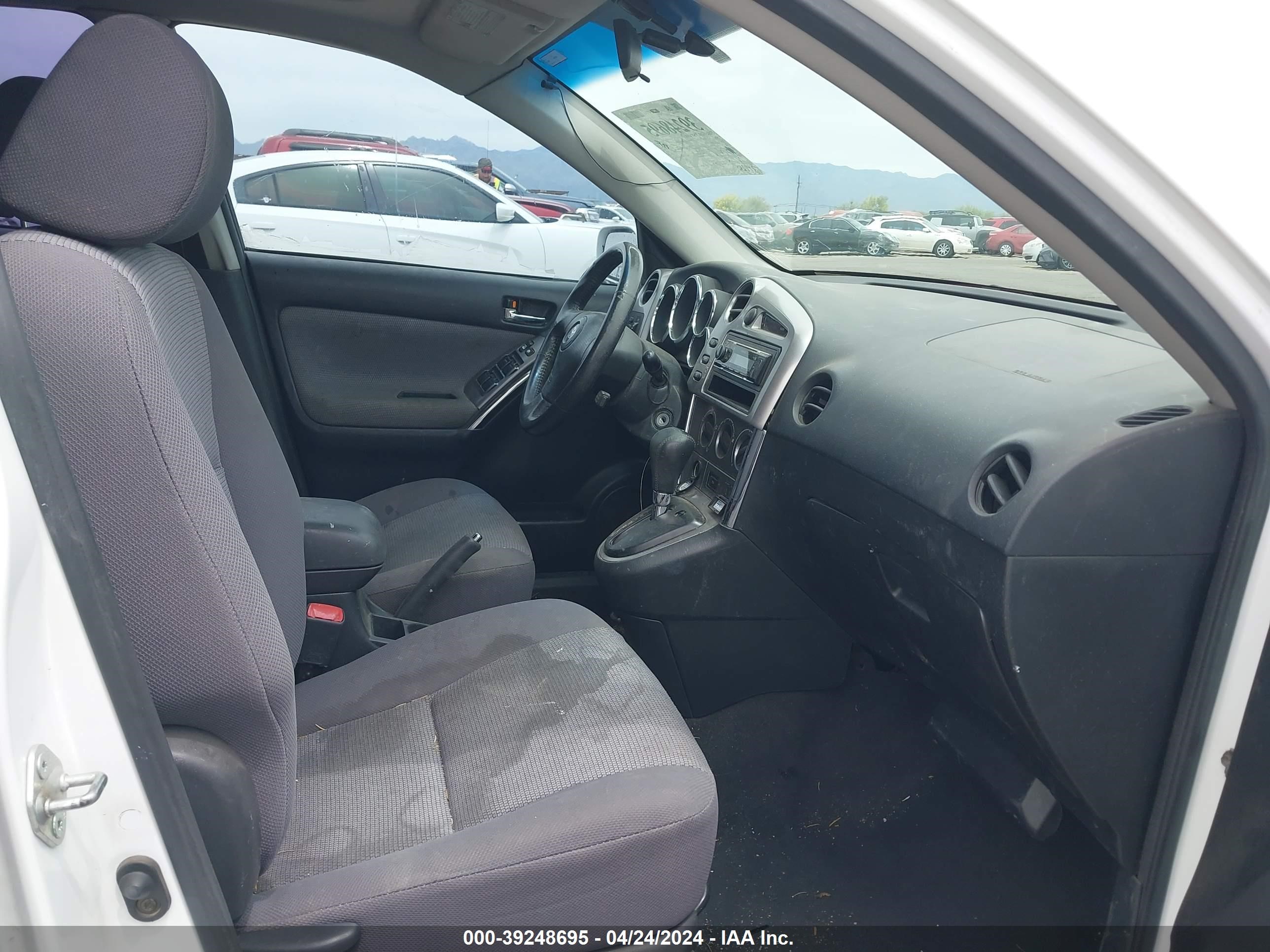 Photo 4 VIN: 2T1KR32E85C338879 - TOYOTA MATRIX 