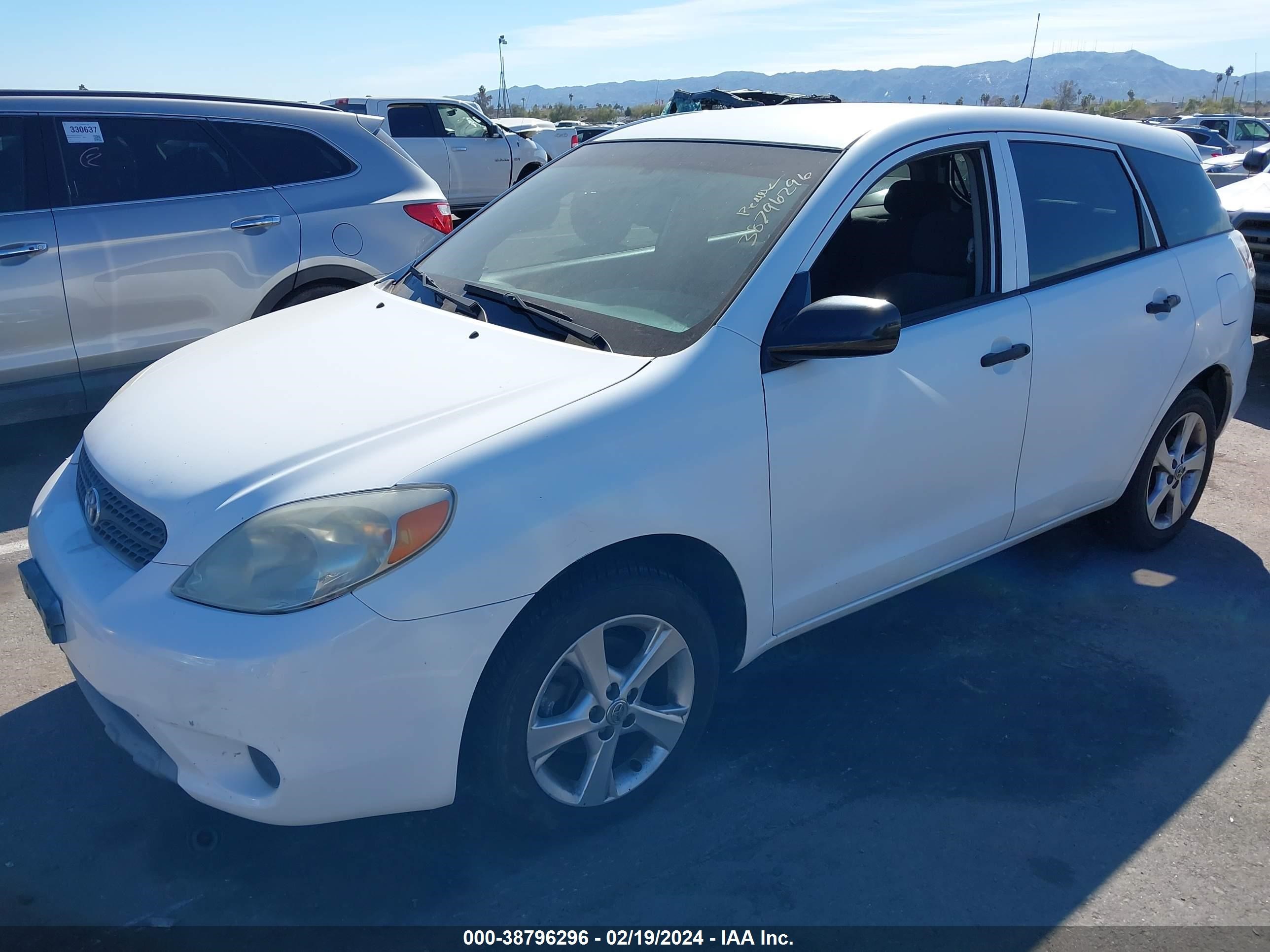 Photo 1 VIN: 2T1KR32E87C681761 - TOYOTA MATRIX 