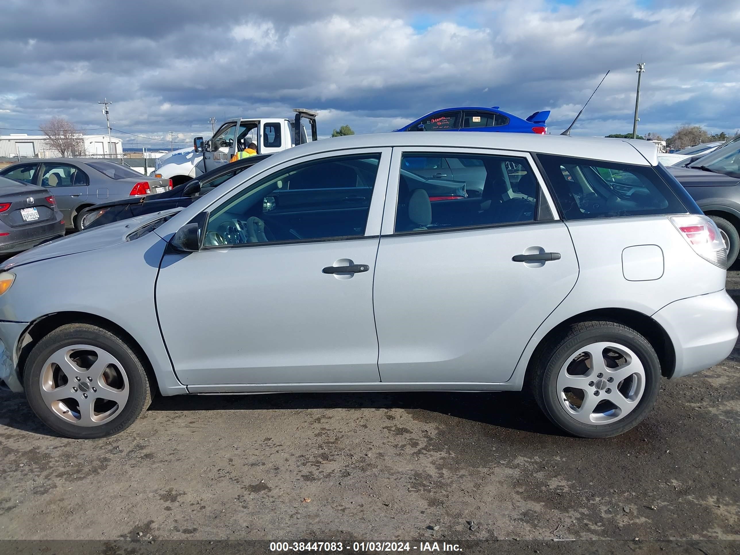 Photo 13 VIN: 2T1KR32E87C683493 - TOYOTA MATRIX 