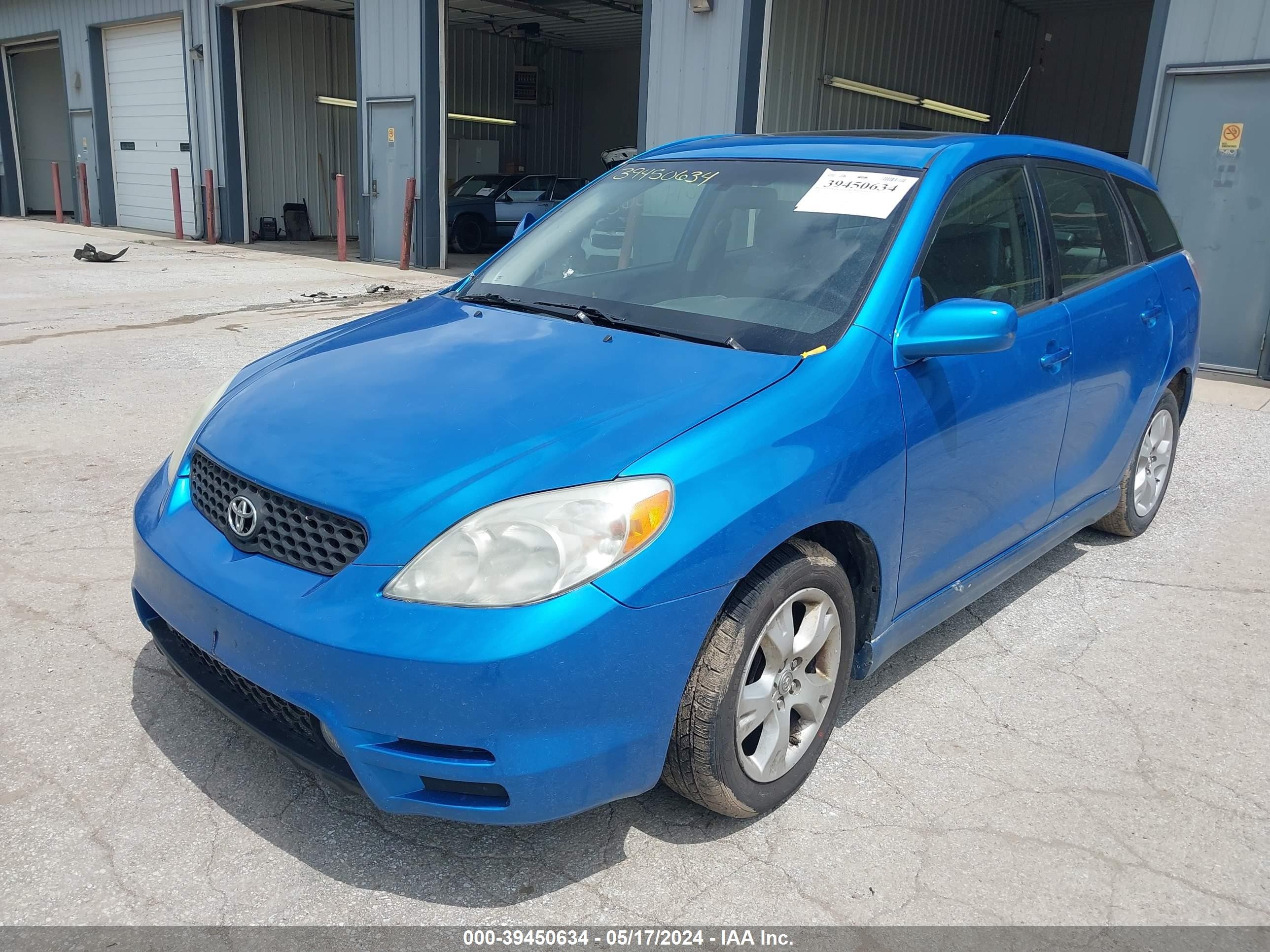 Photo 1 VIN: 2T1KR32E88C715621 - TOYOTA MATRIX 