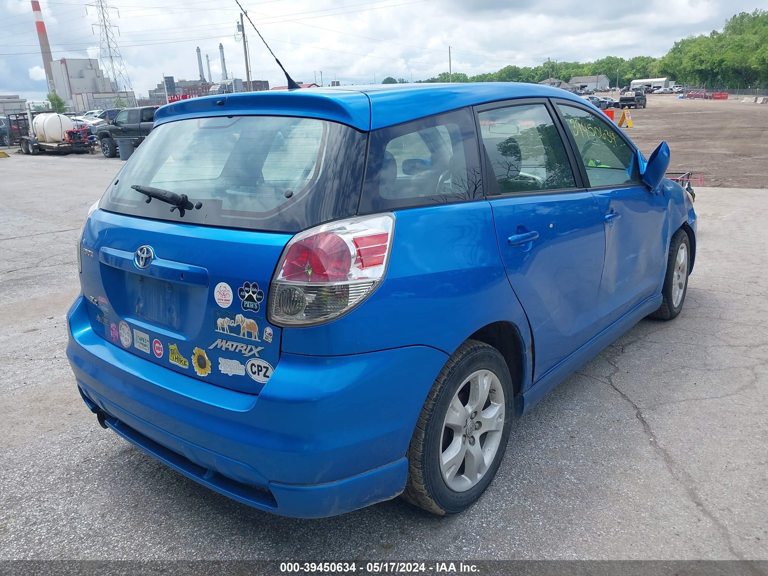 Photo 3 VIN: 2T1KR32E88C715621 - TOYOTA MATRIX 