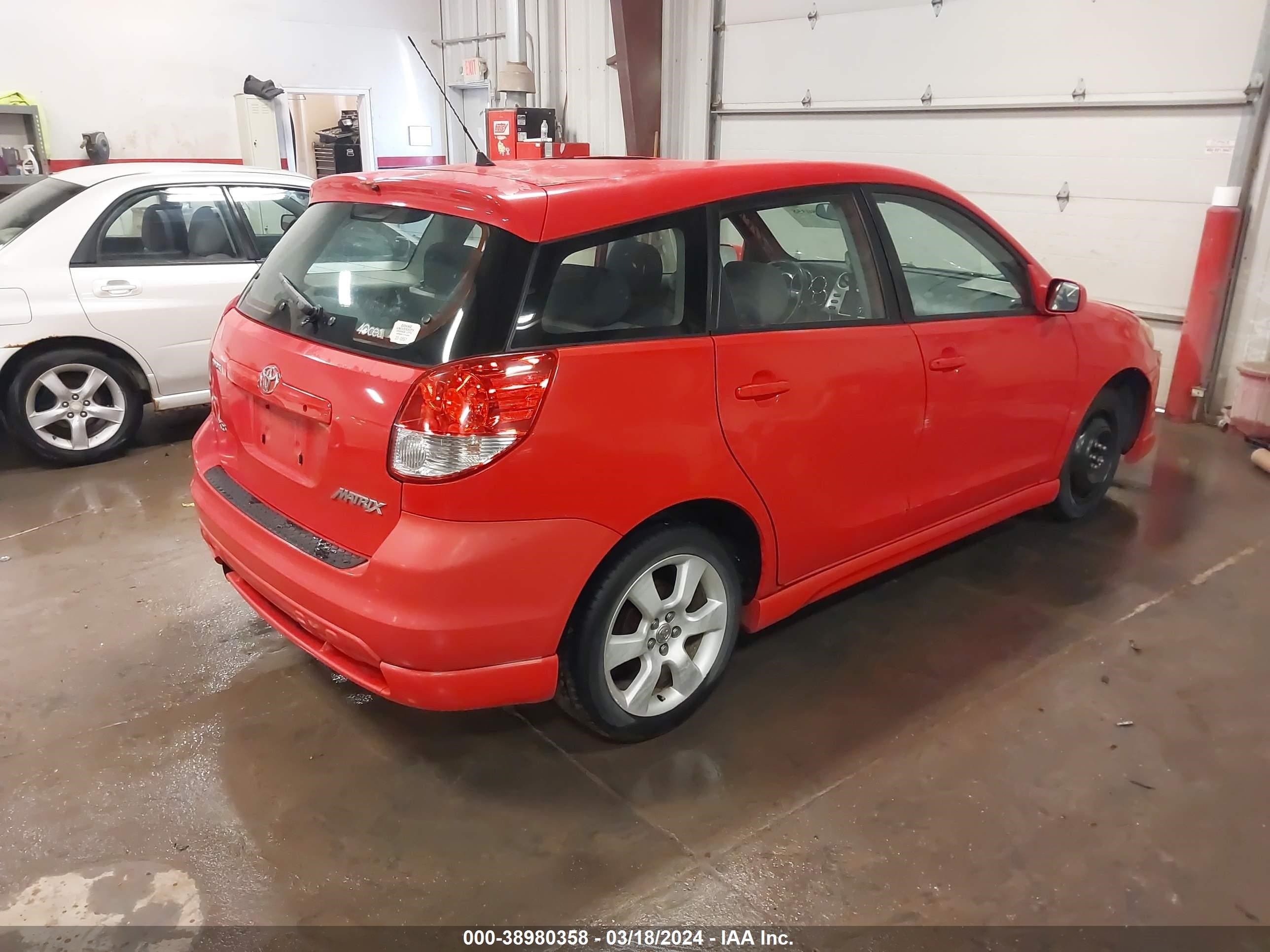 Photo 3 VIN: 2T1KR32E93C055677 - TOYOTA MATRIX 