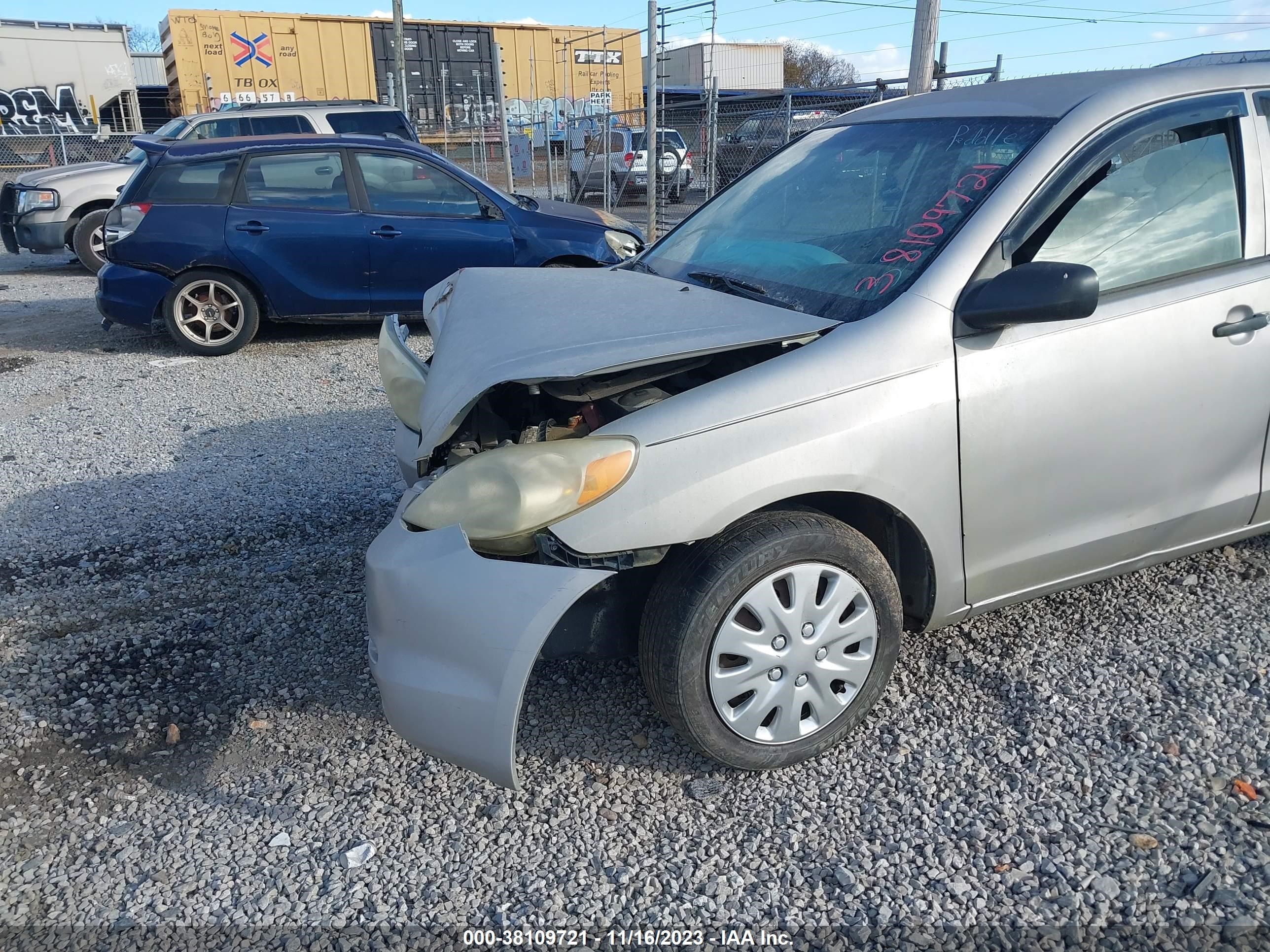 Photo 5 VIN: 2T1KR32EX3C043957 - TOYOTA MATRIX 