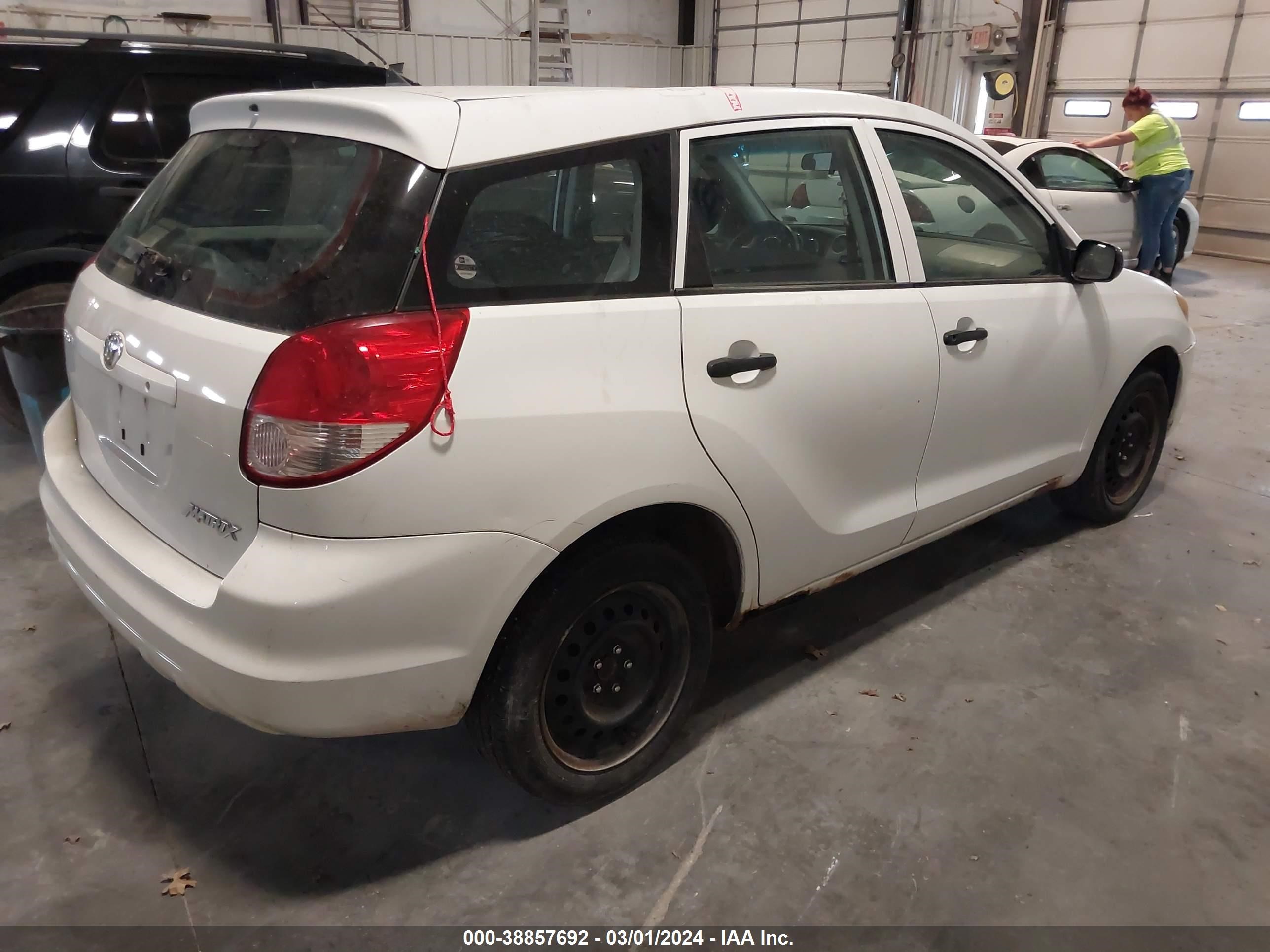 Photo 3 VIN: 2T1KR32EX3C078210 - TOYOTA MATRIX 