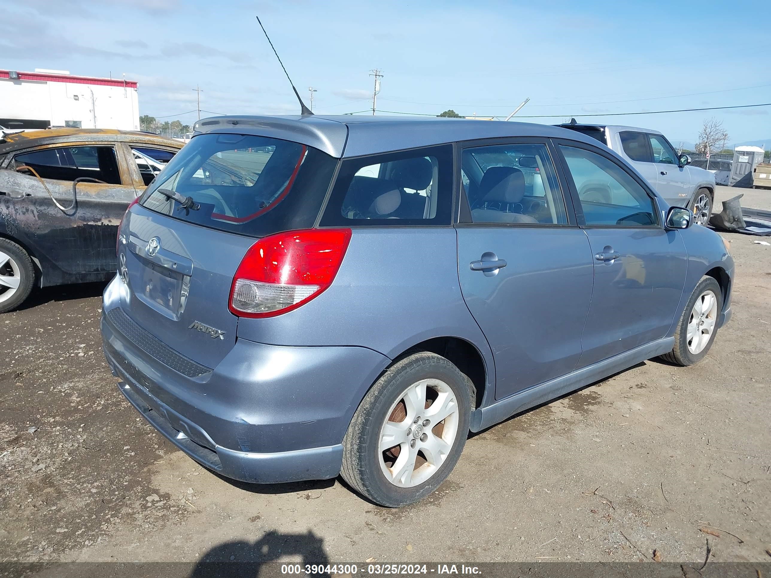 Photo 3 VIN: 2T1KR32EX4C314548 - TOYOTA MATRIX 