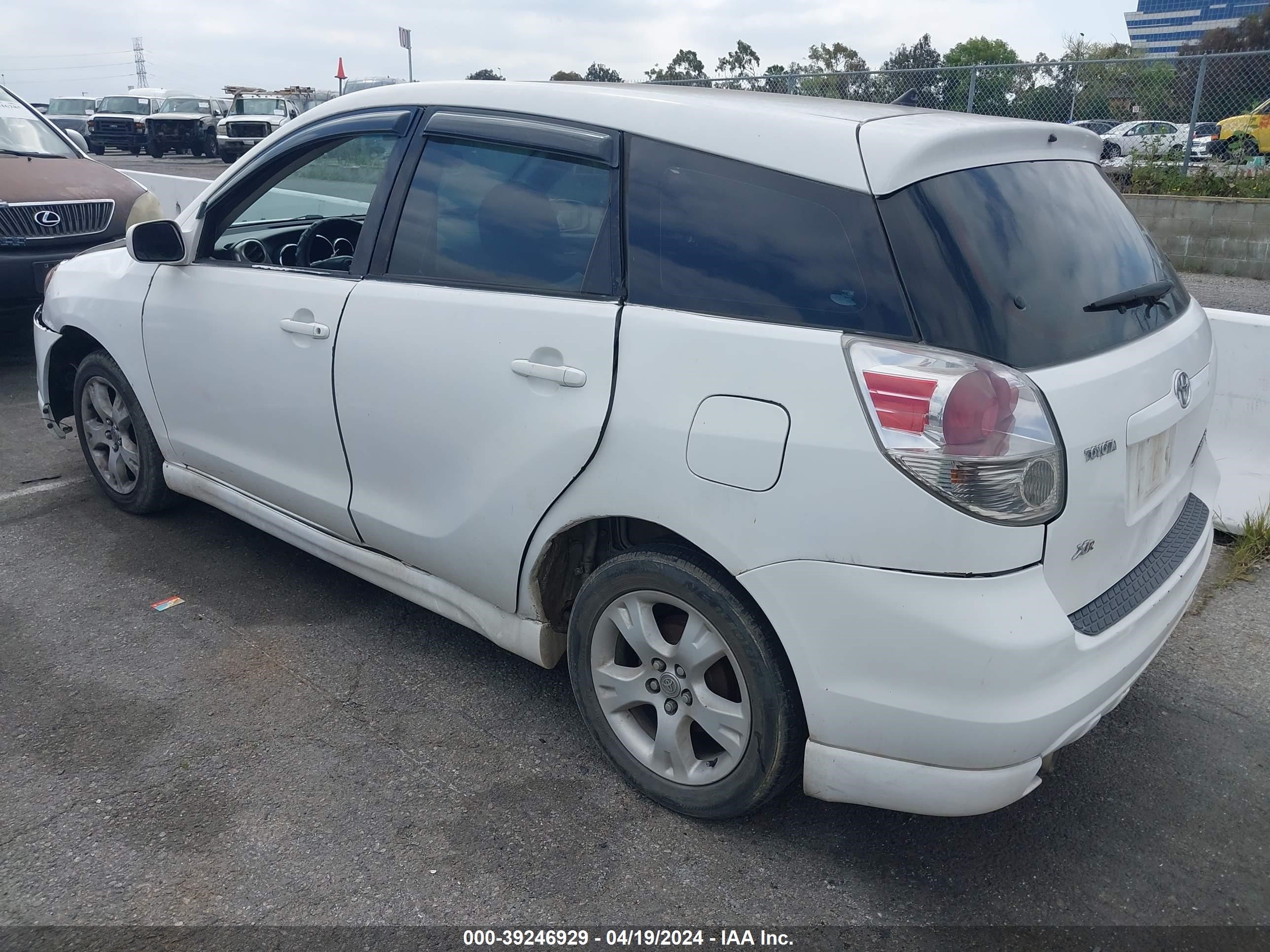 Photo 2 VIN: 2T1KR32EX5C349897 - TOYOTA MATRIX 