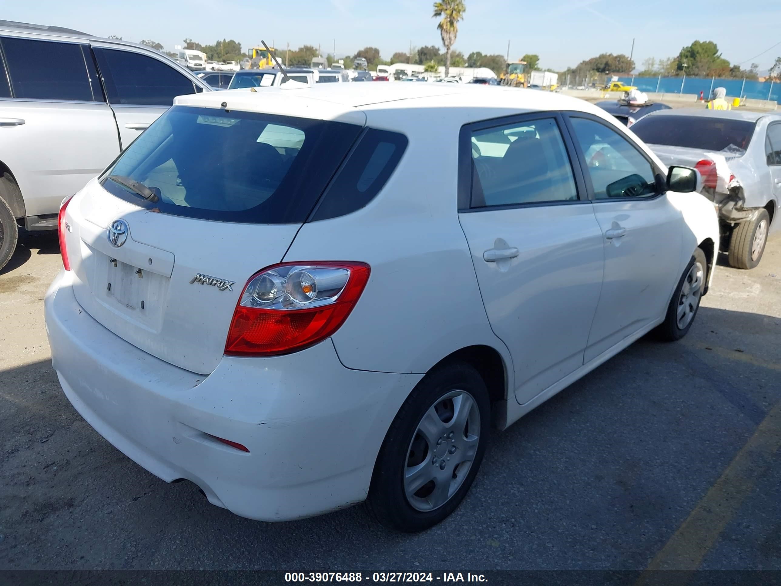 Photo 3 VIN: 2T1KU40E49C040617 - TOYOTA MATRIX 