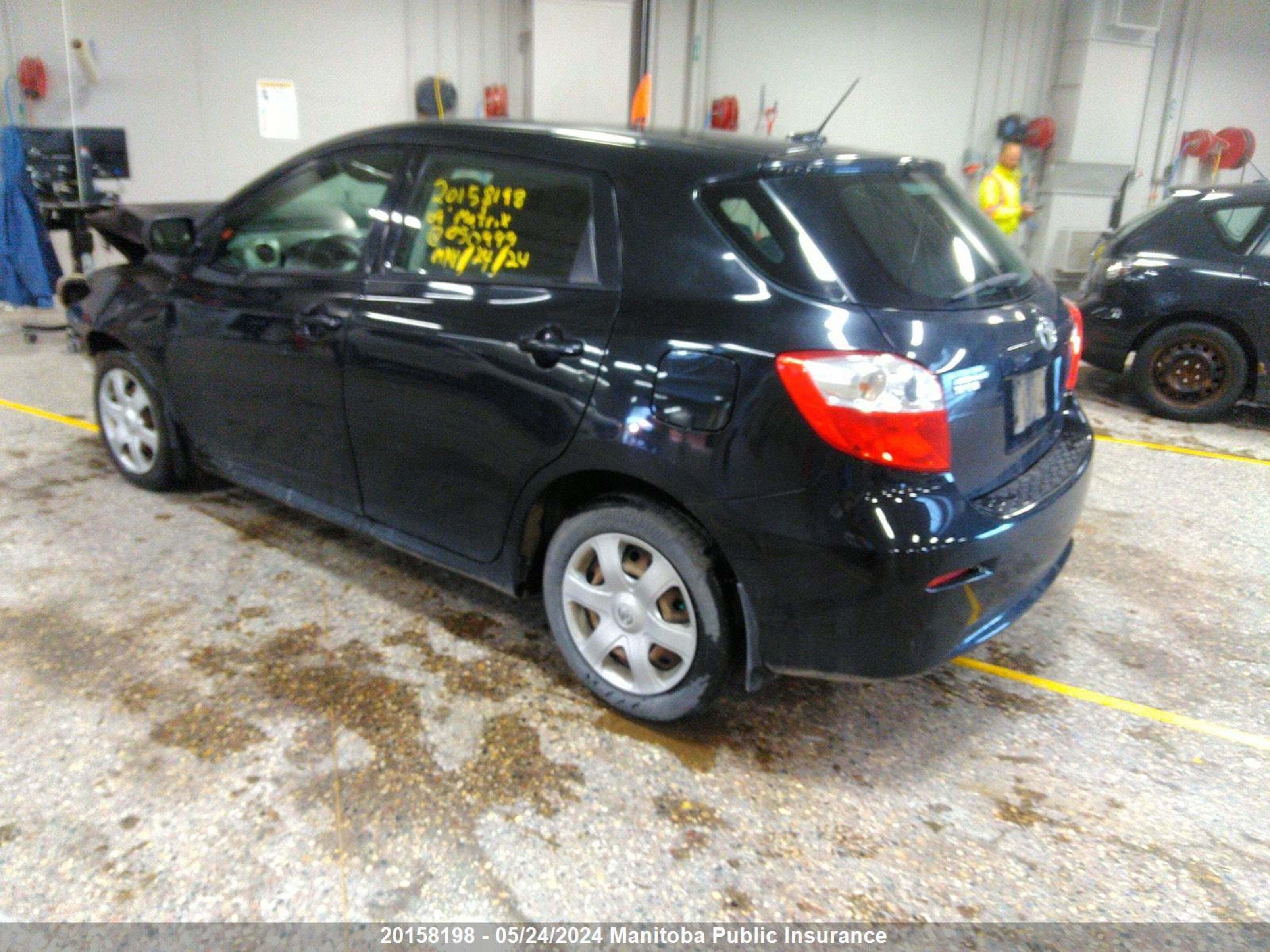 Photo 2 VIN: 2T1KU40E69C050999 - TOYOTA MATRIX 