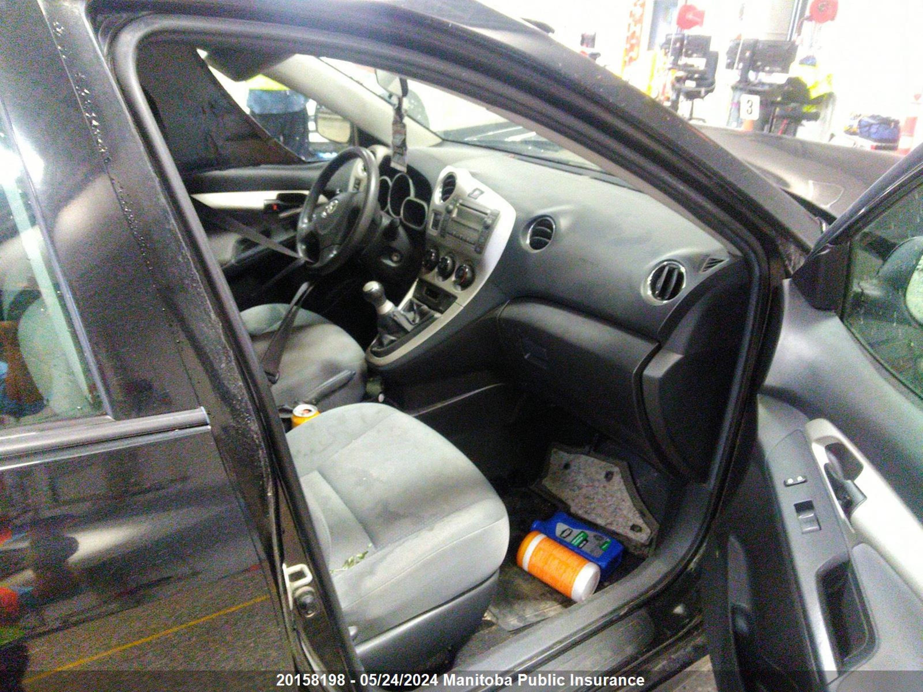 Photo 4 VIN: 2T1KU40E69C050999 - TOYOTA MATRIX 