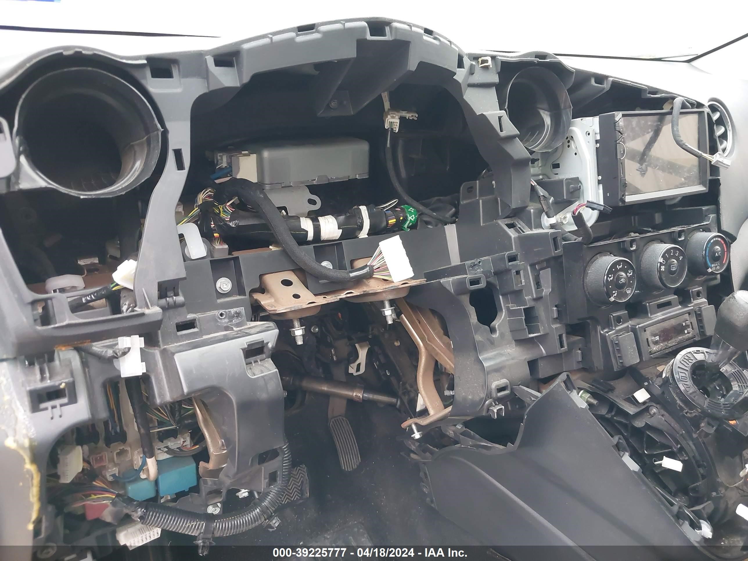 Photo 6 VIN: 2T1KU40E69C132408 - TOYOTA MATRIX 